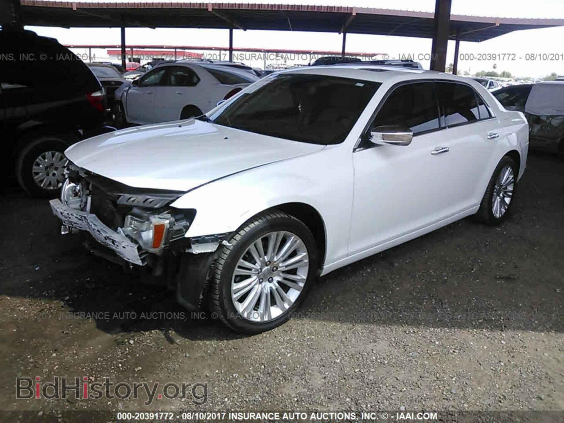 2011 Chrysler 300c - VIN: 2C3CA6CT7BH522243 - Фото 2
