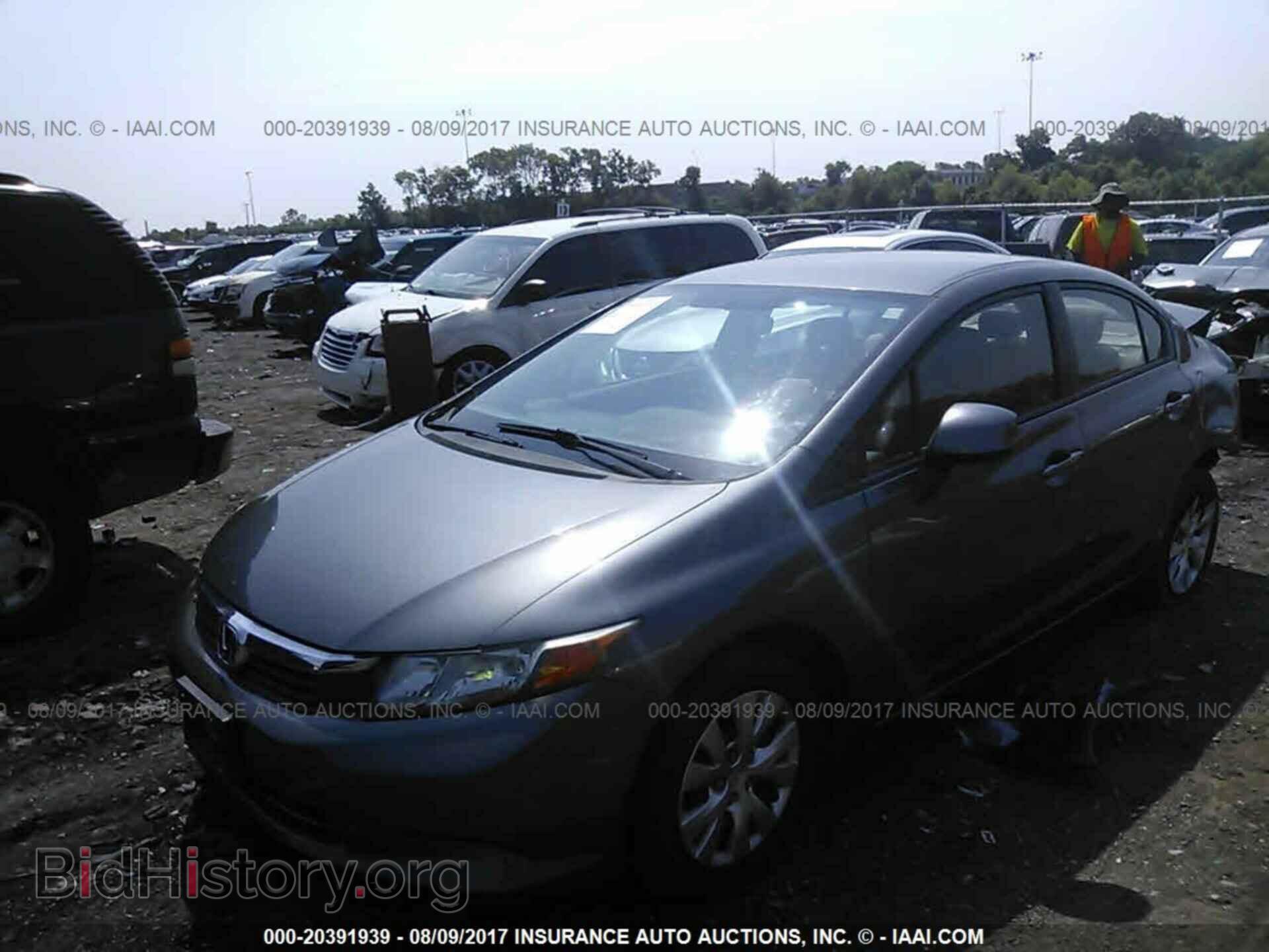 2012 Honda Civic - VIN: 19XFB2F53CE329242 - Photo 2