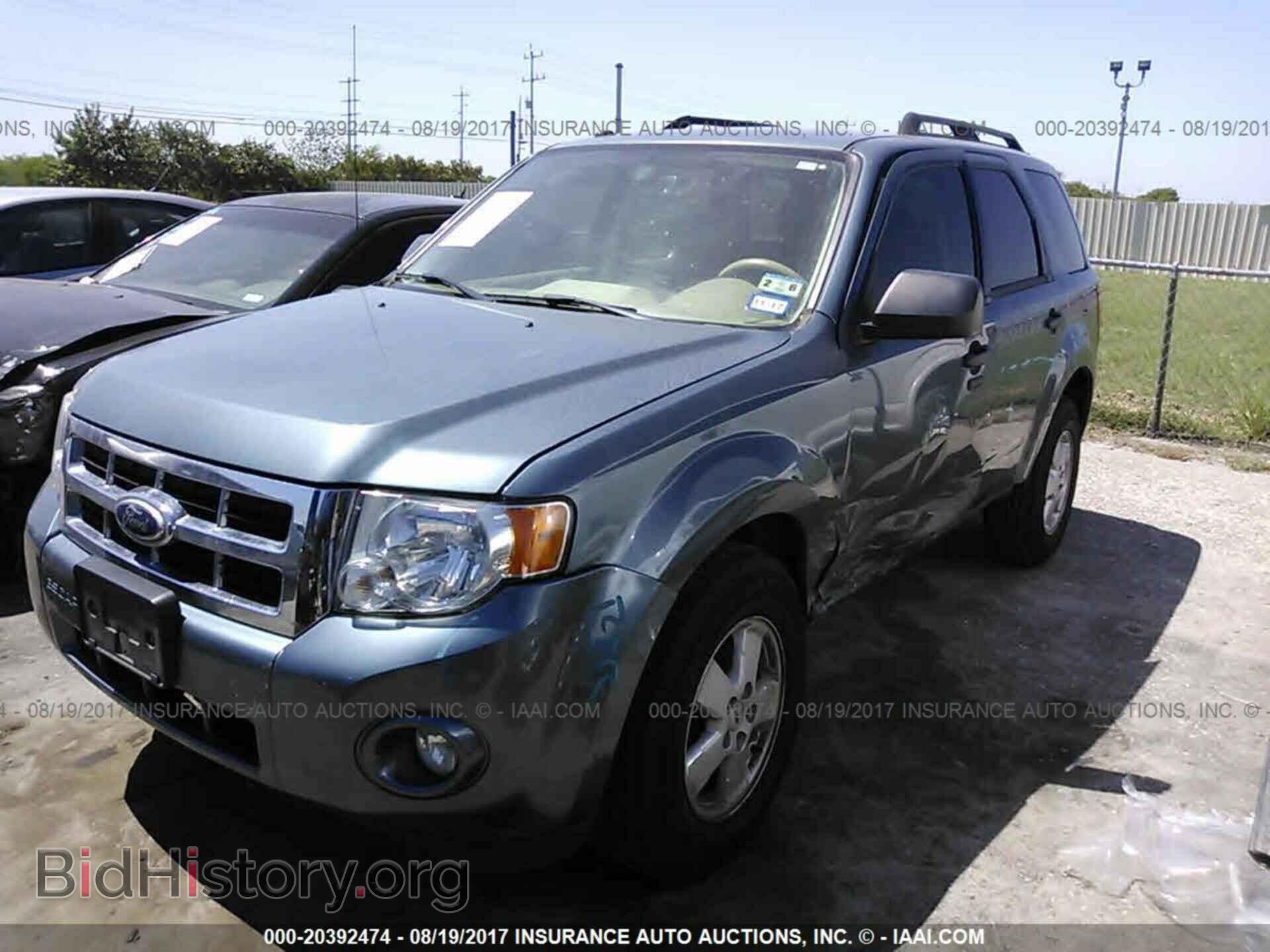 2011 Ford Escape - VIN: 1FMCU0D72BKA86830 - Фото 2