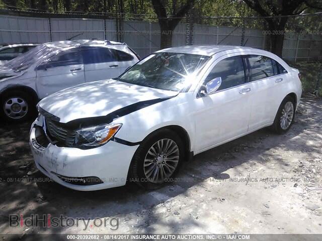 2013 Chrysler 200 - VIN: 1C3CCBCG3DN655386 - Photo 2