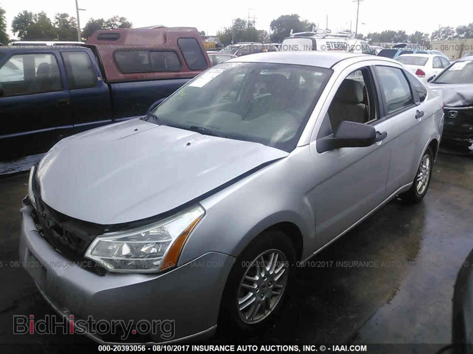 2011 Ford Focus - VIN: 1FAHP3FN8BW126910 - Фото 2