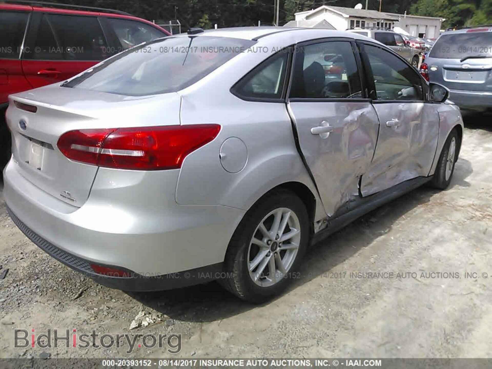 2015 Ford Focus - VIN: 1FADP3F25FL270345 - Photo 4