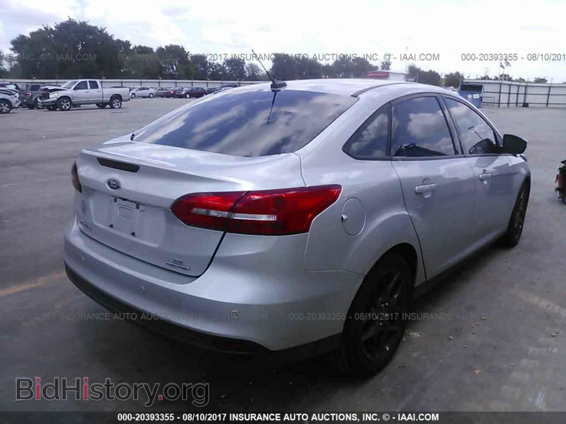 2016 Ford Focus - VIN: 1FADP3F29GL383345 - Photo 4