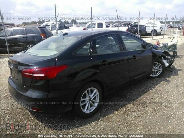 2017 Ford Focus - VIN: 1FADP3F25HL266055 - Photo 4