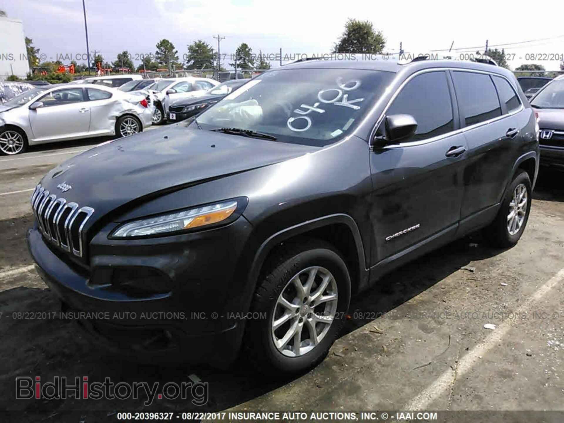 2014 Jeep Cherokee - VIN: 1C4PJMCS2EW150406 - Photo 2