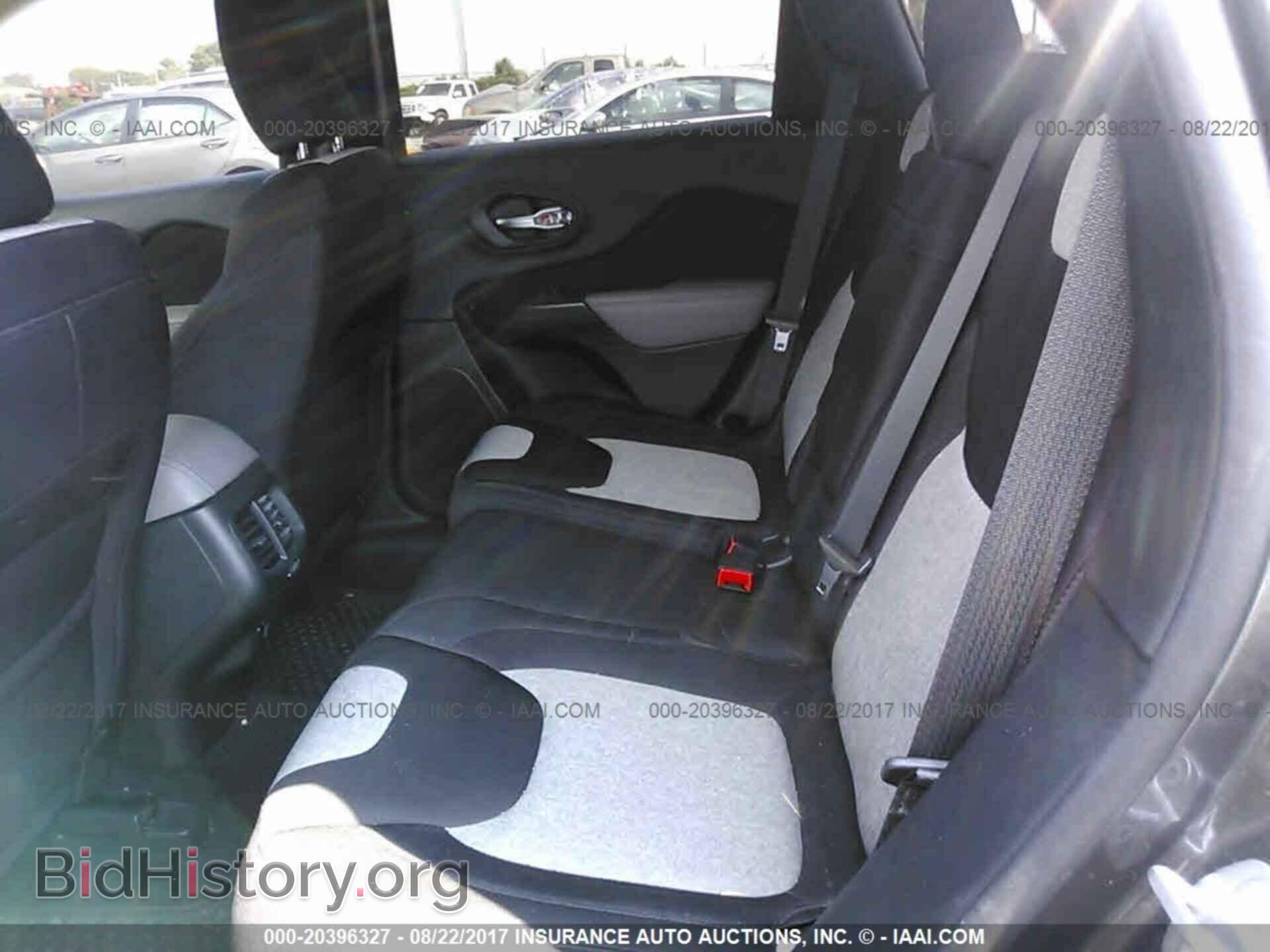 2014 Jeep Cherokee - VIN: 1C4PJMCS2EW150406 - Photo 8