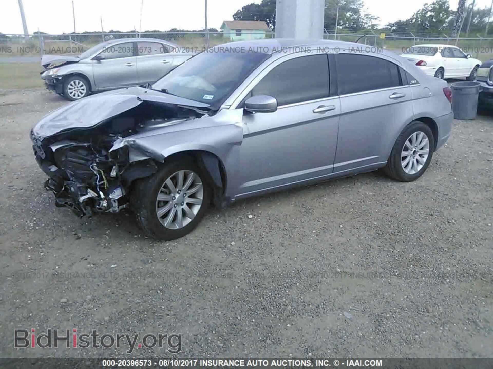 2013 Chrysler 200 - VIN: 1C3CCBBG9DN514758 - Photo 2