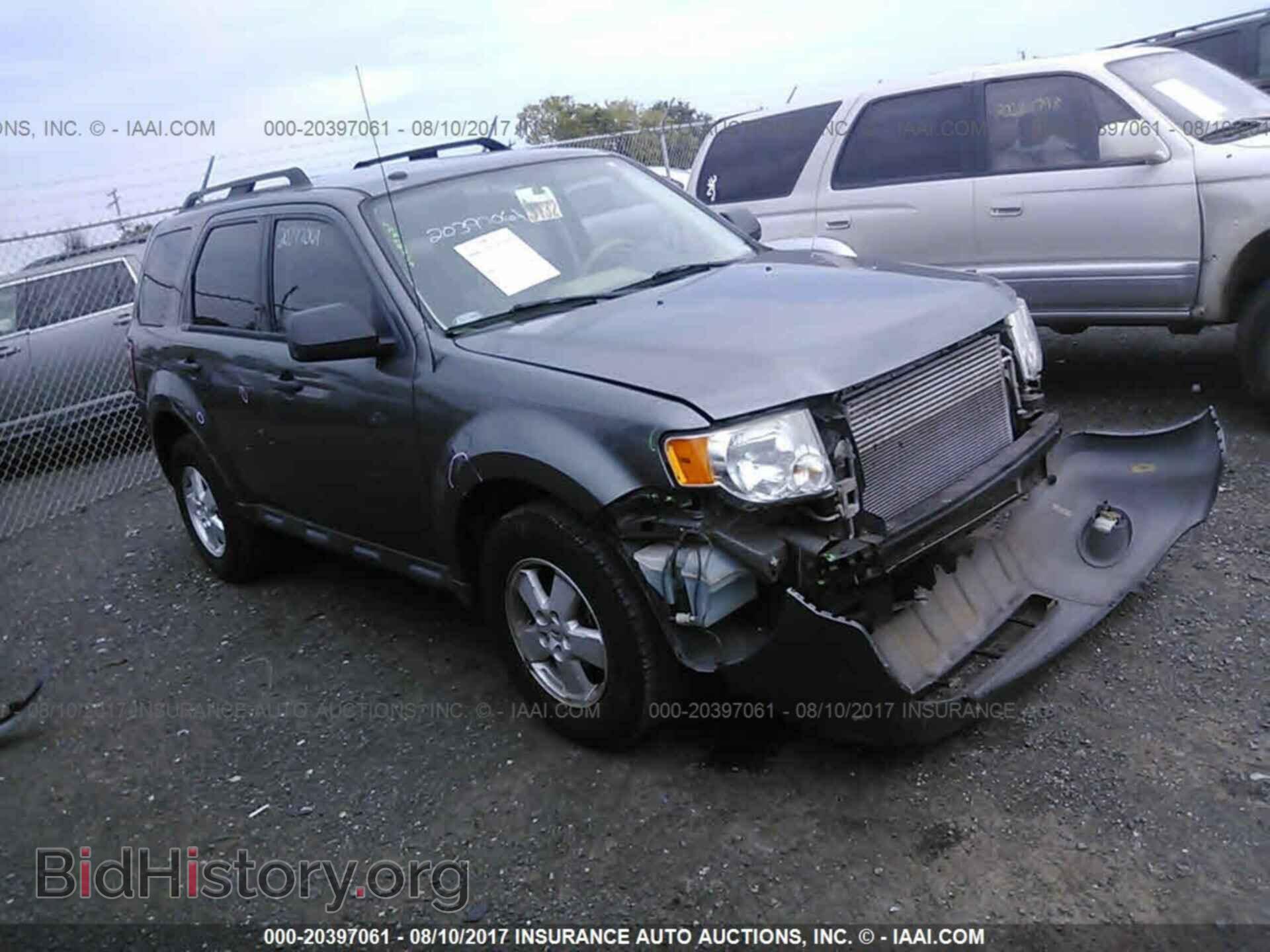 Photo 1FMCU0DG1BKB04024 - Ford Escape 2011