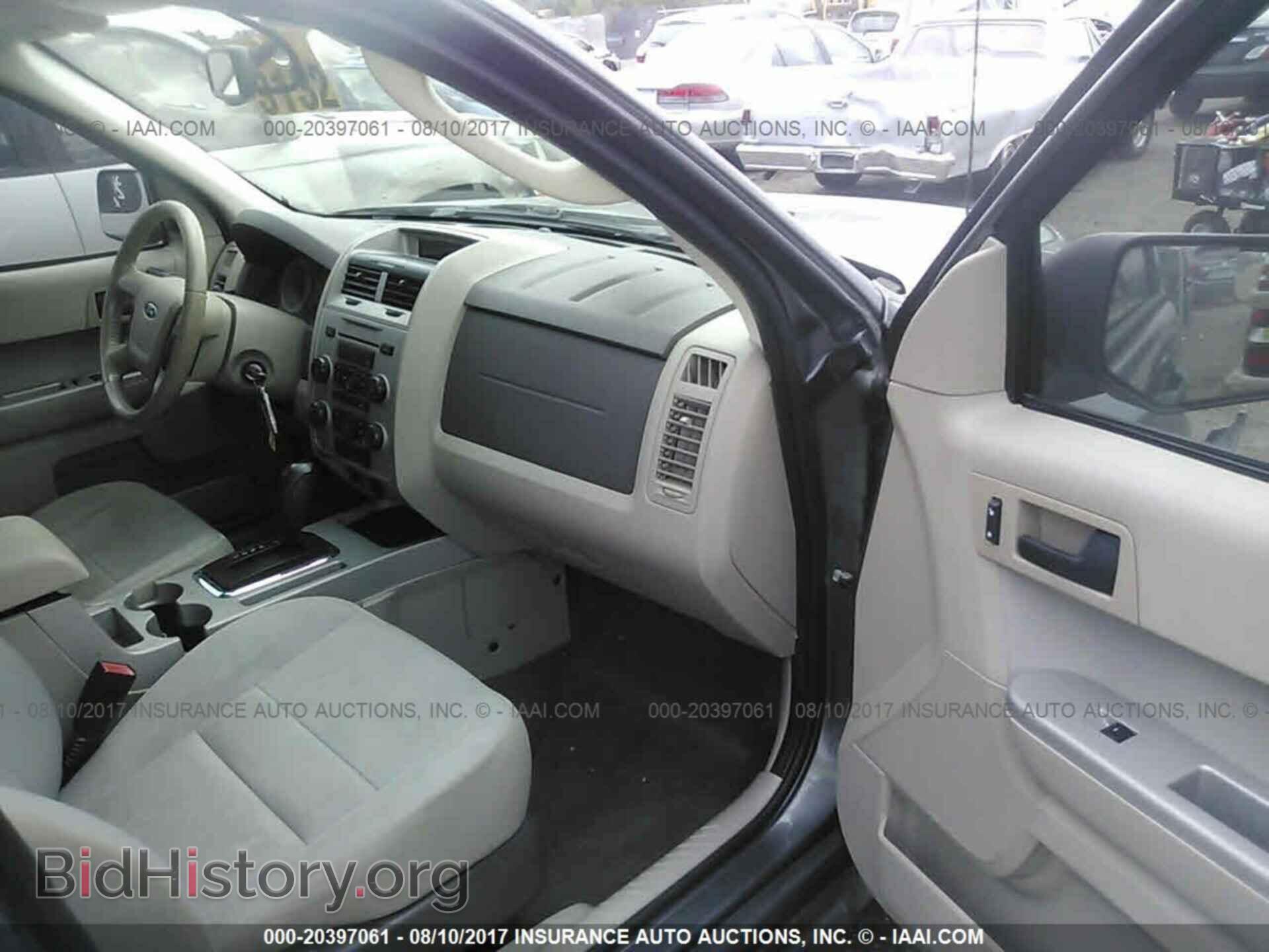 2011 Ford Escape - VIN: 1FMCU0DG1BKB04024 - Фото 5