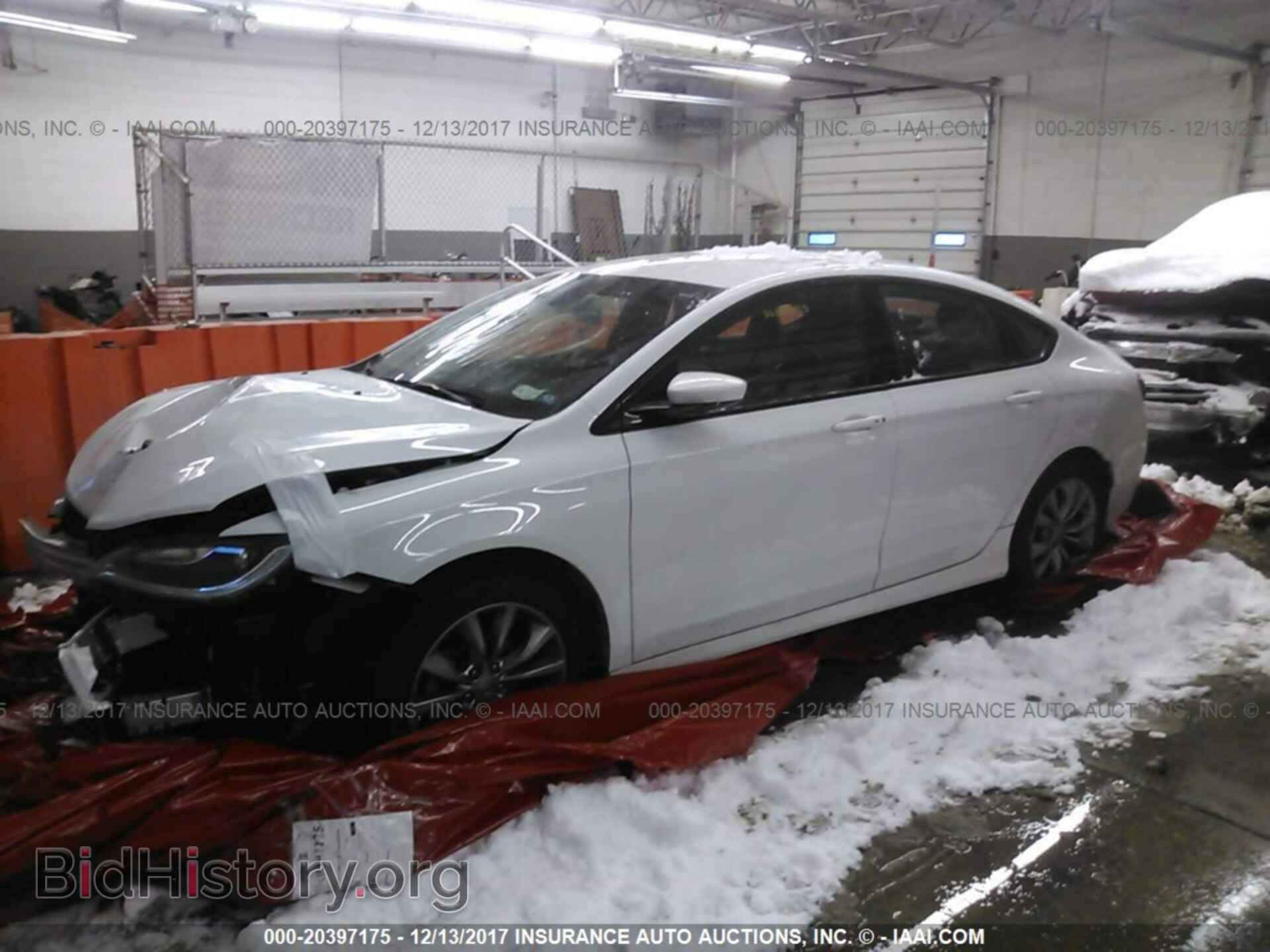 2015 Chrysler 200 - VIN: 1C3CCCBB5FN760624 - Фото 2