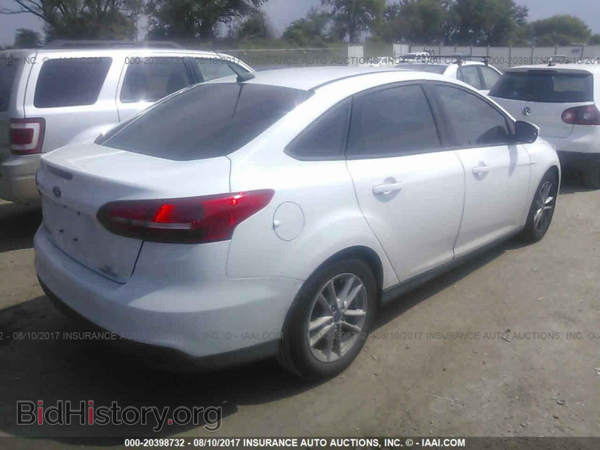2016 Ford Focus - VIN: 1FADP3F23GL361051 - Photo 4