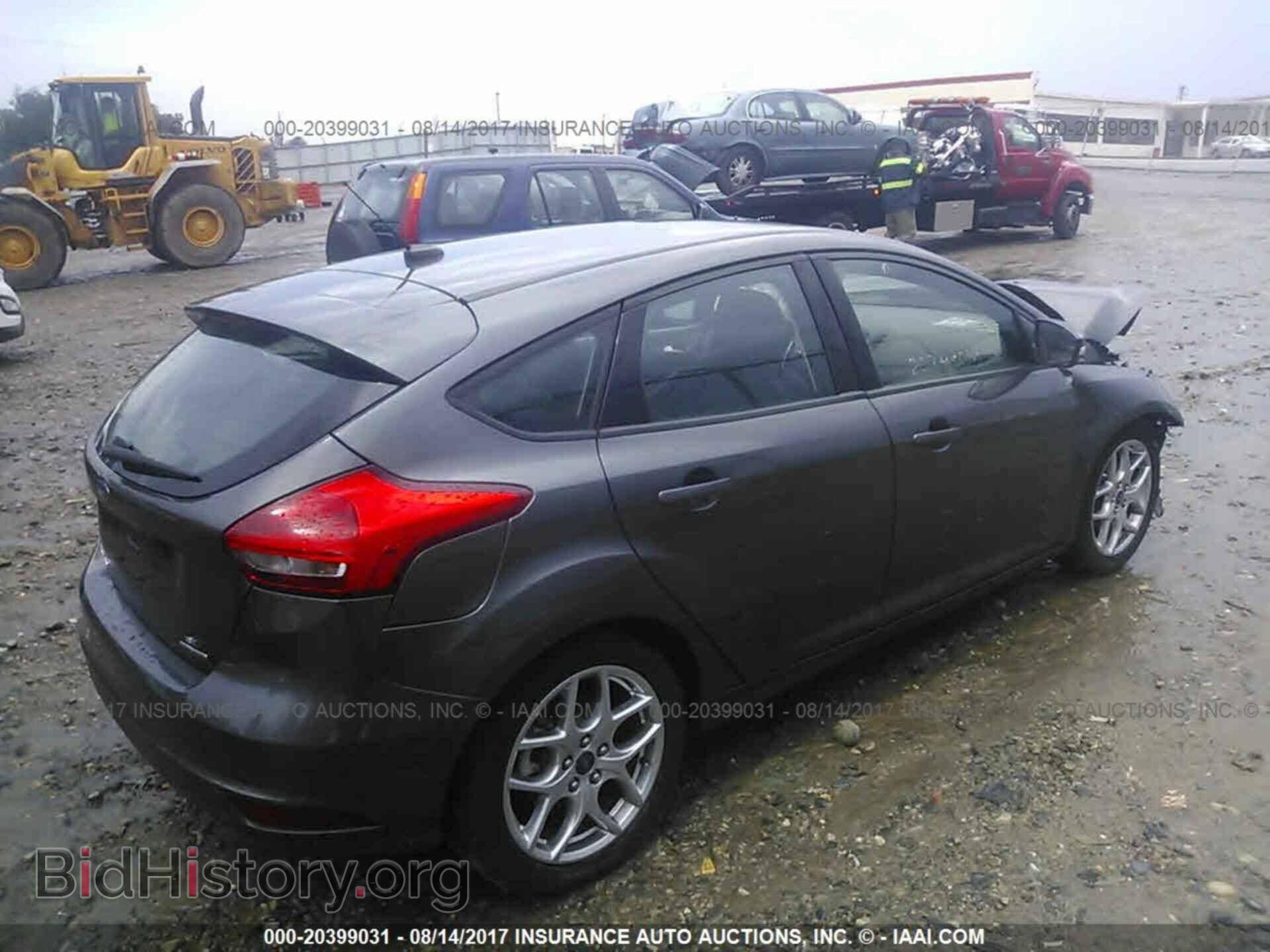 2015 Ford Focus - VIN: 1FADP3K28FL381509 - Photo 4