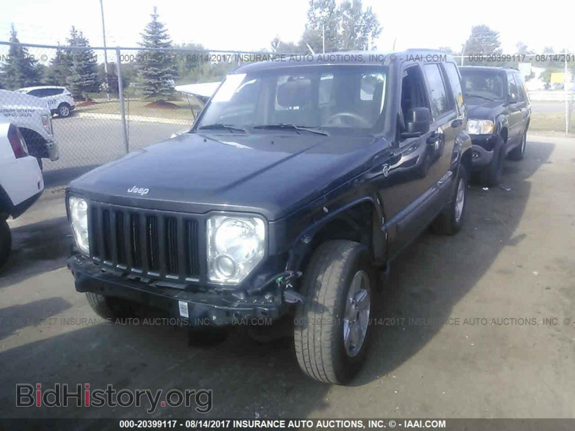 2011 Jeep Liberty - VIN: 1J4PN2GK4BW586585 - Фото 2