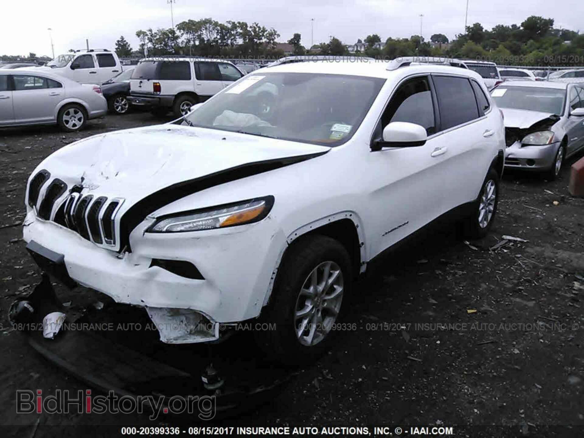 2014 Jeep Cherokee - VIN: 1C4PJMCS2EW241210 - Photo 2