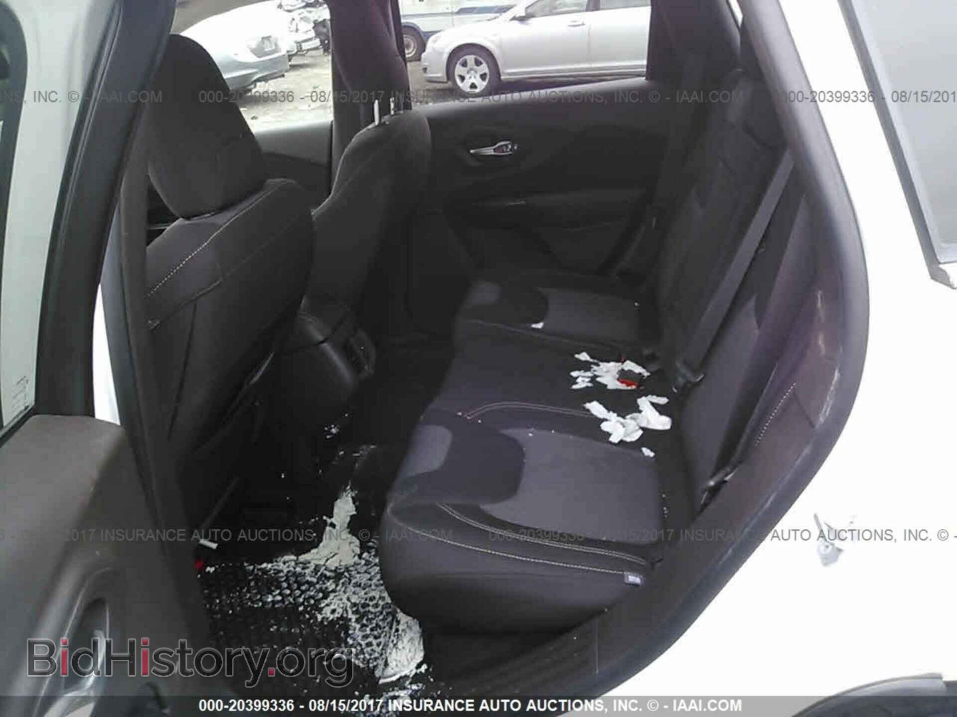2014 Jeep Cherokee - VIN: 1C4PJMCS2EW241210 - Photo 8