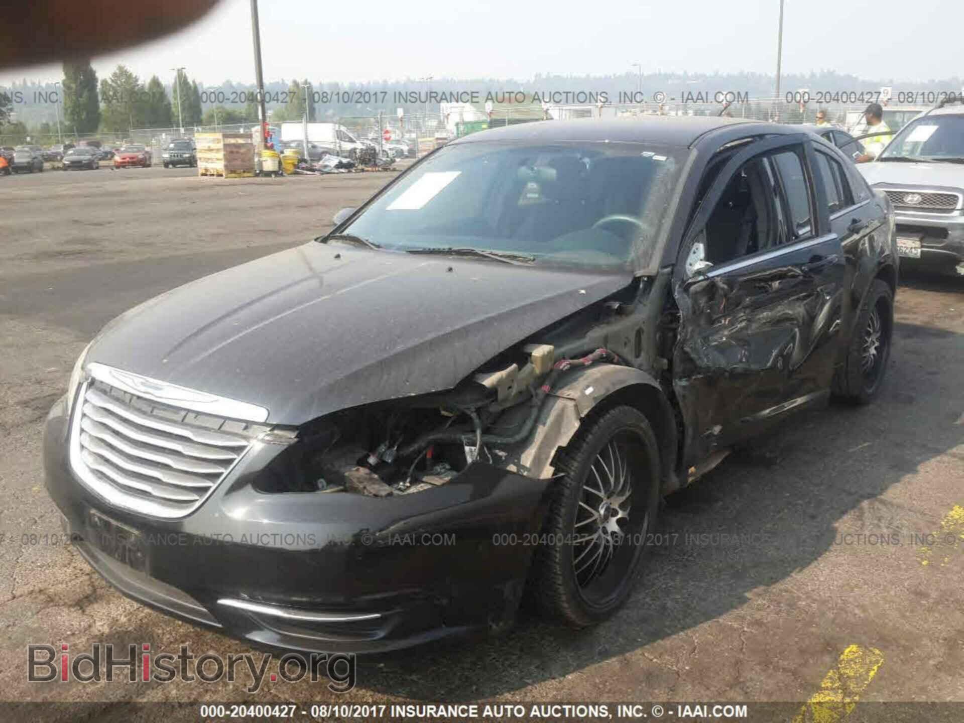 2013 Chrysler 200 - VIN: 1C3CCBAB5DN698411 - Фото 2
