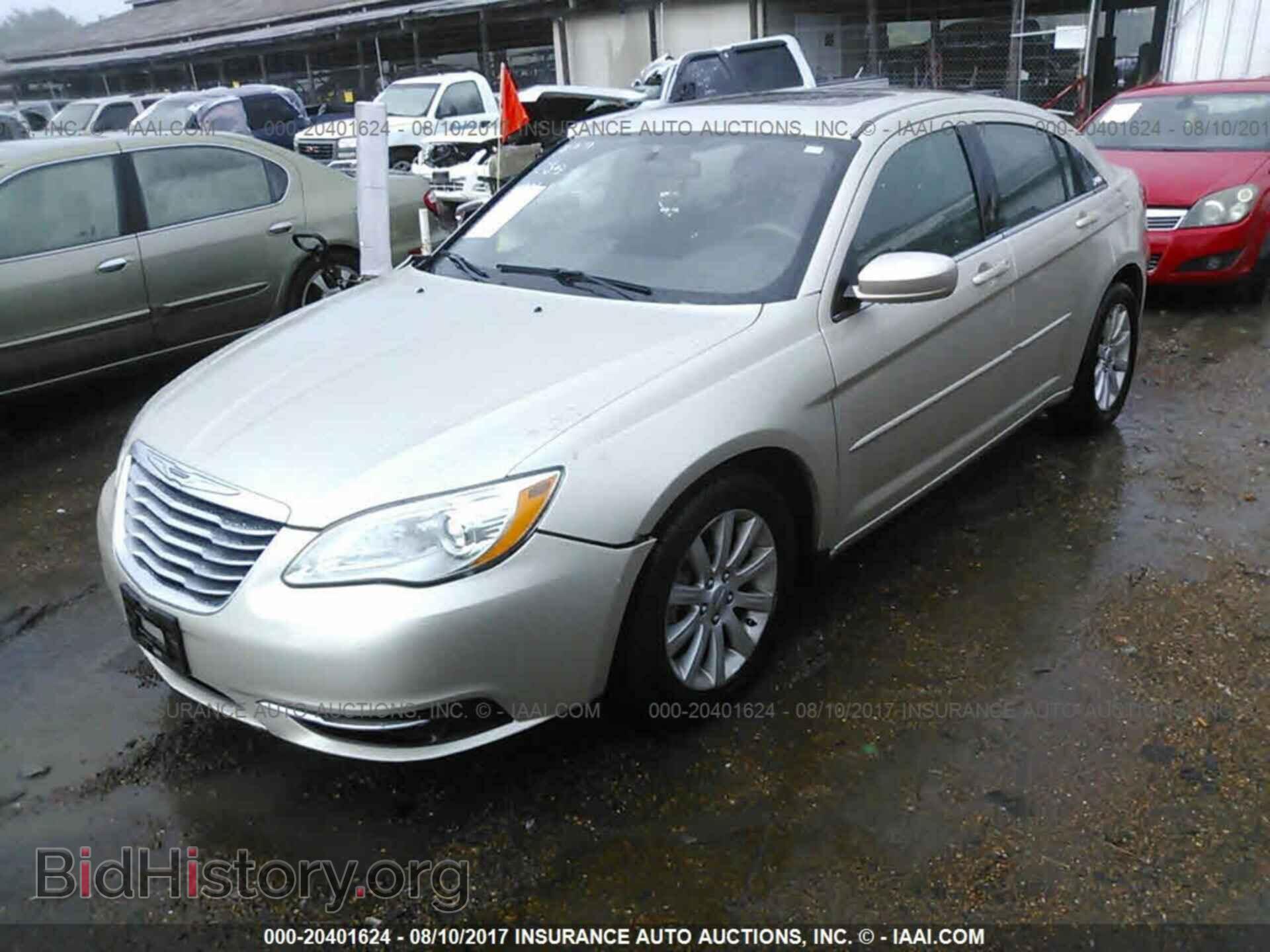 2013 Chrysler 200 - VIN: 1C3CCBBB7DN678871 - Фото 2