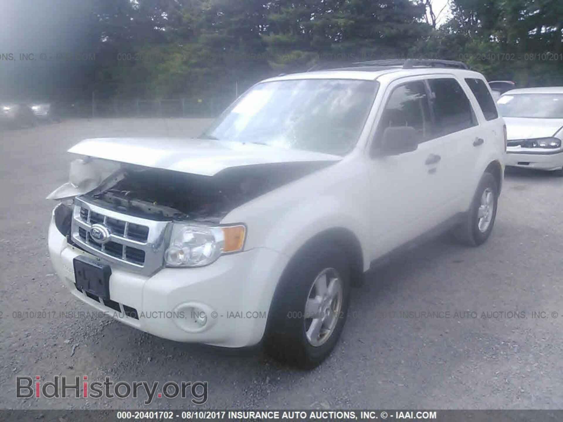 2011 Ford Escape - VIN: 1FMCU0D77BKA97290 - Фото 2