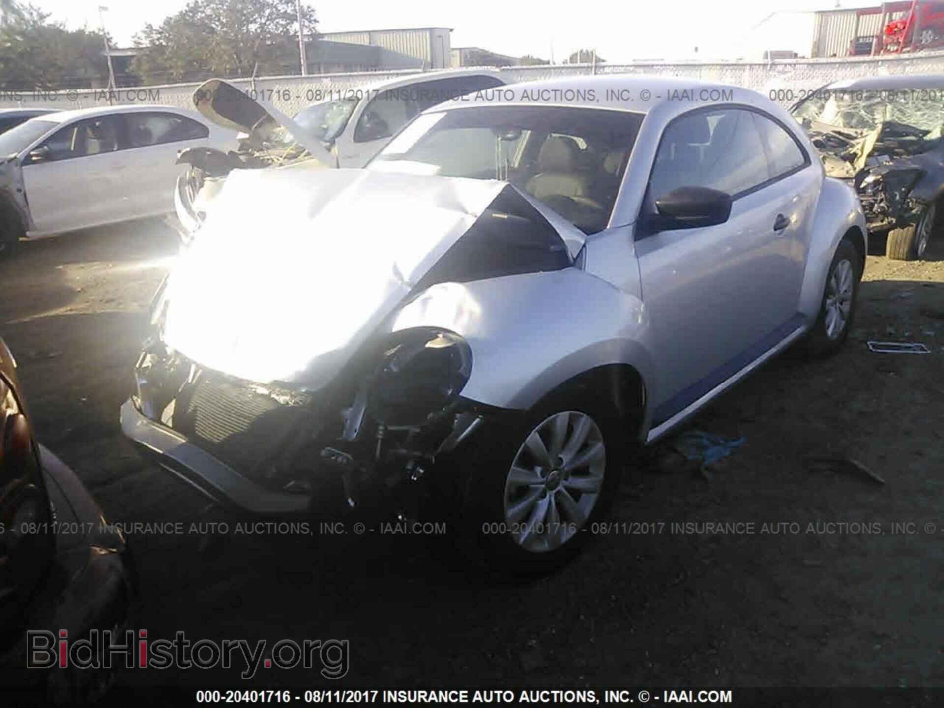 2013 Volkswagen Beetle - VIN: 3VWFP7AT7DM637510 - Фото 2