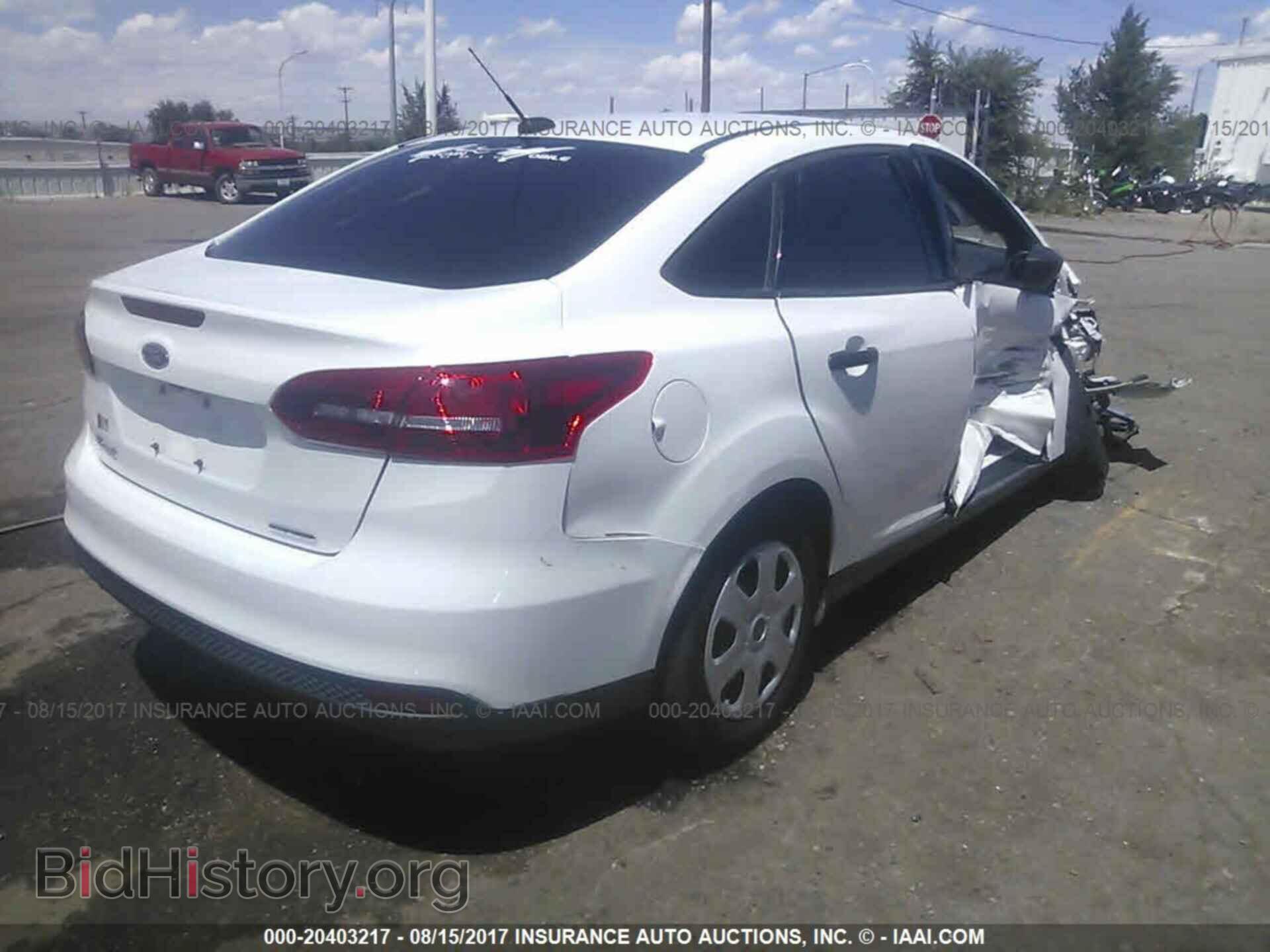 2016 Ford Focus - VIN: 1FADP3E24GL336984 - Photo 4