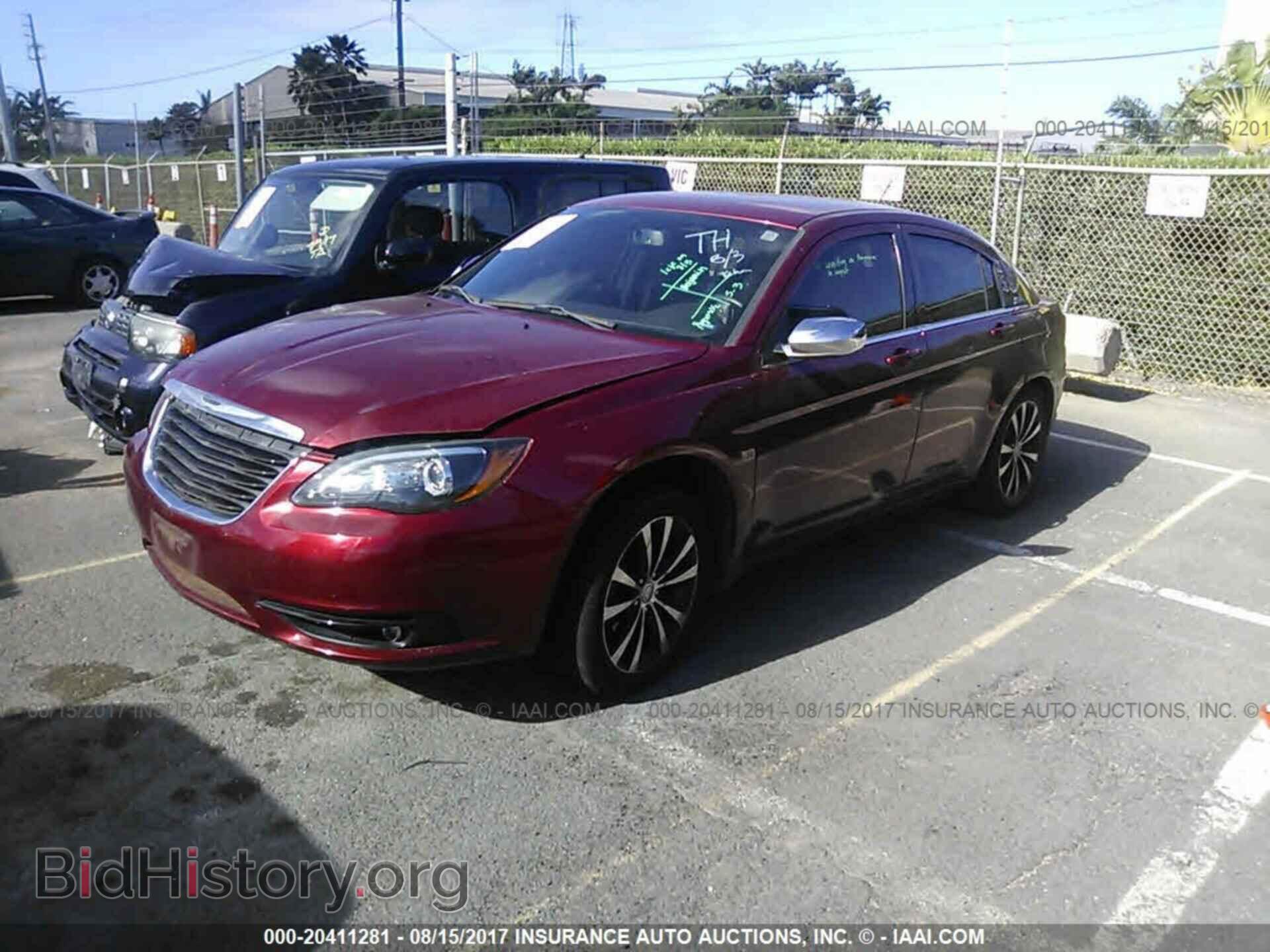 2013 Chrysler 200 - VIN: 1C3CCBBB4DN629952 - Фото 2