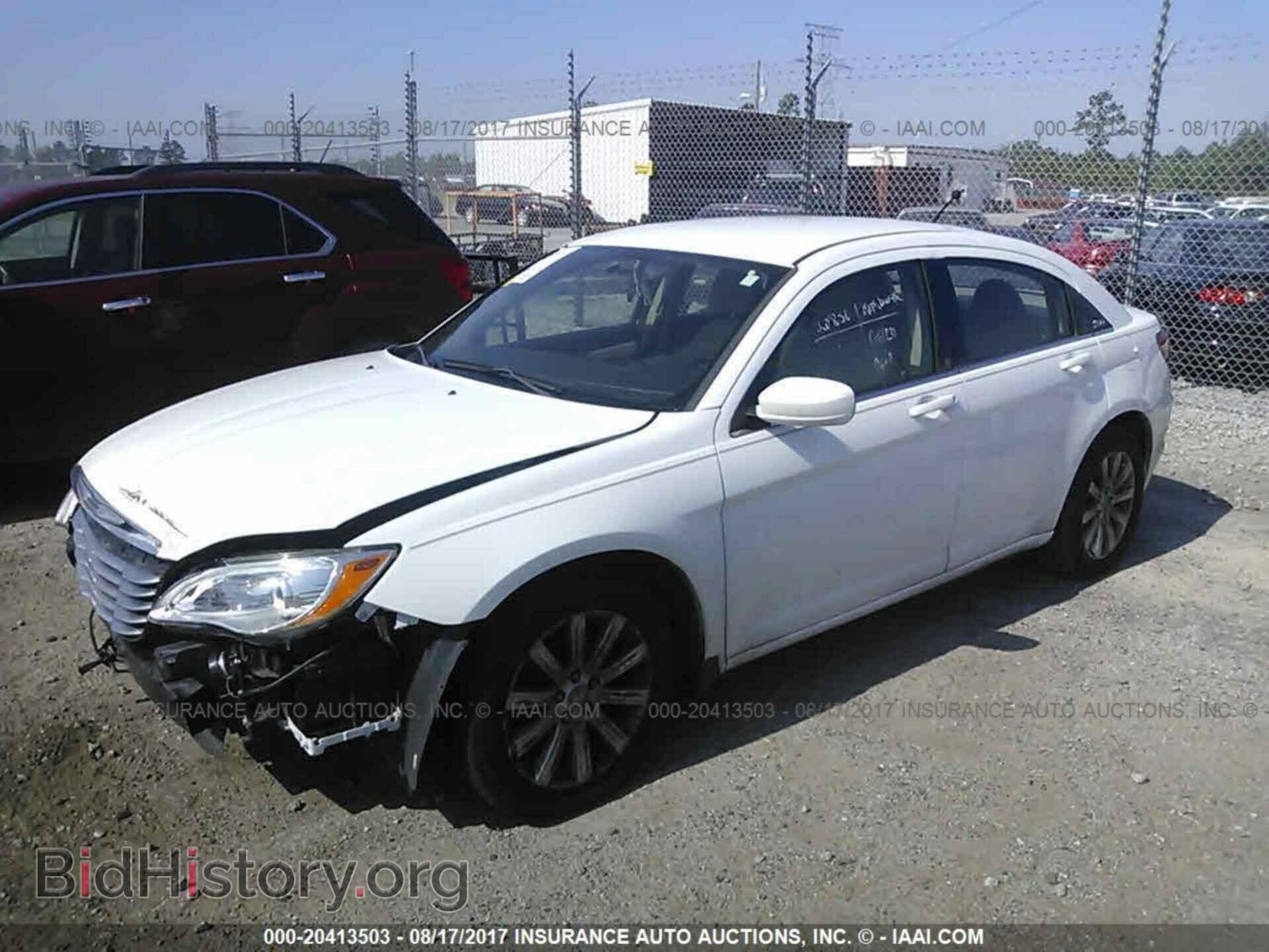2013 Chrysler 200 - VIN: 1C3CCBBB4DN765692 - Фото 2