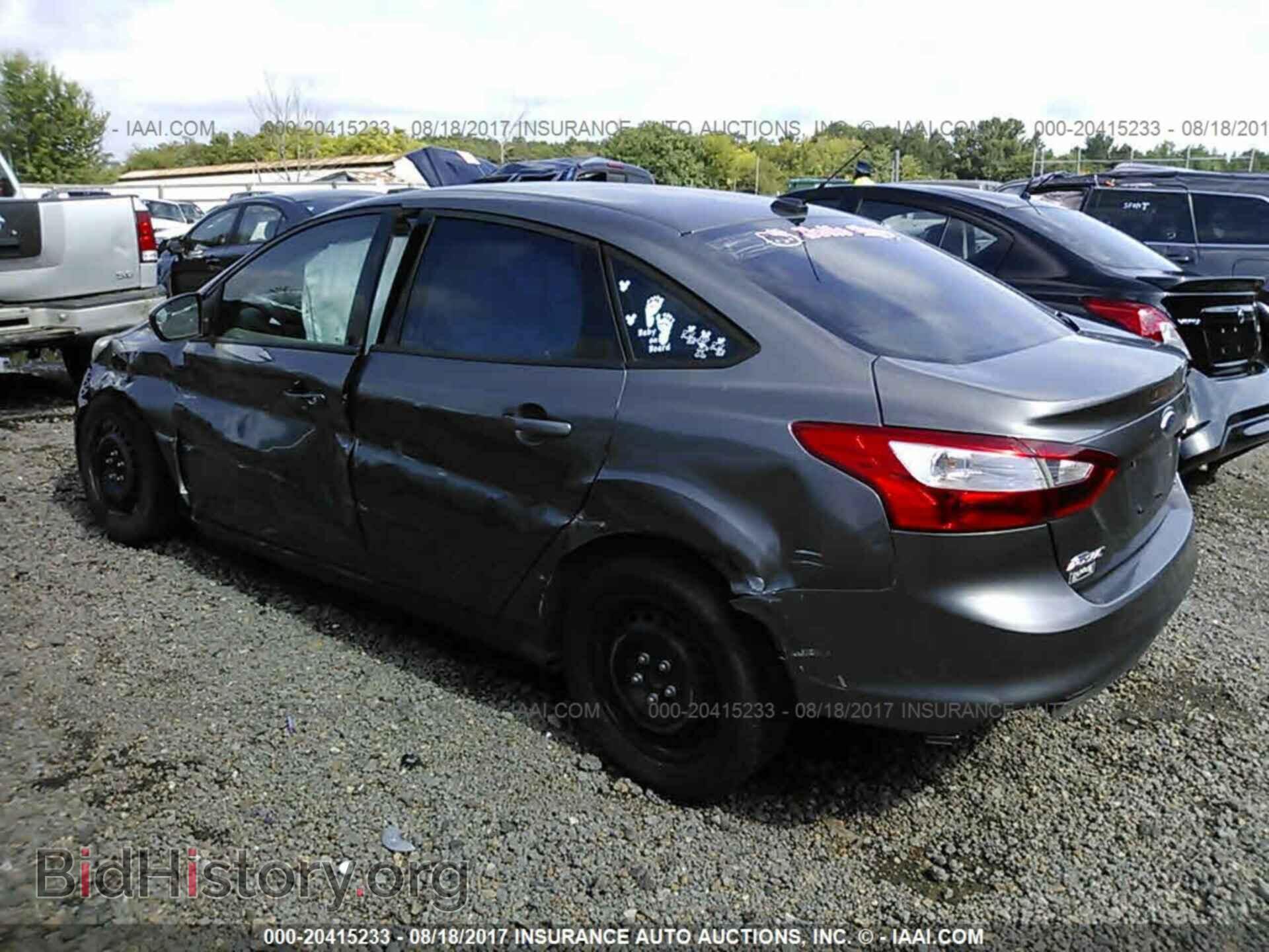 2012 Ford Focus - VIN: 1FAHP3F28CL292952 - Photo 3