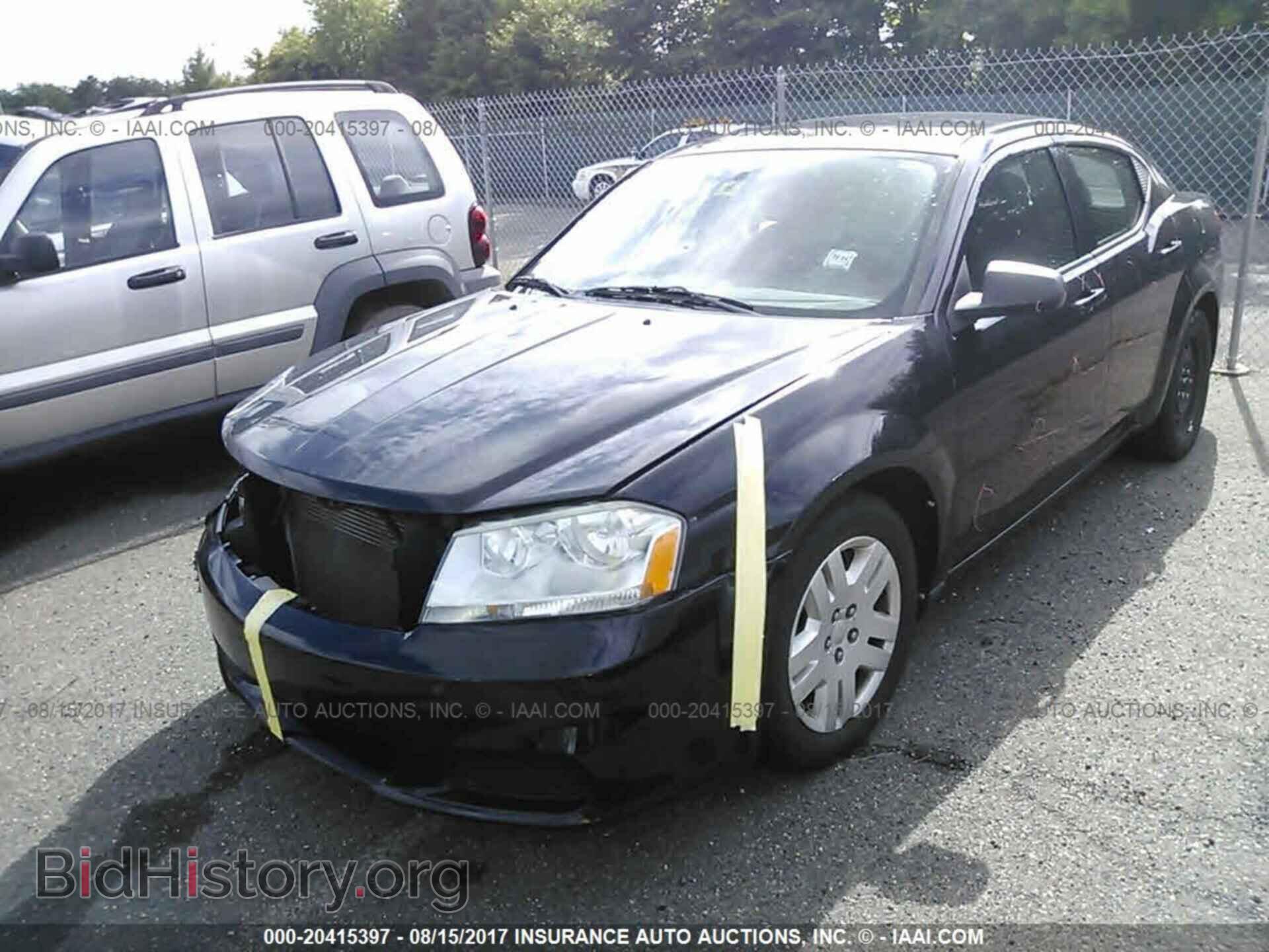 2011 Dodge Avenger - VIN: 1B3BD4FB3BN591932 - Фото 2