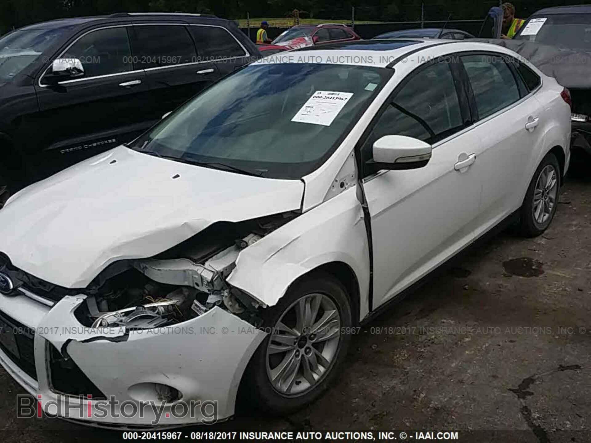 2012 Ford Focus - VIN: 1FAHP3H28CL324974 - Photo 2