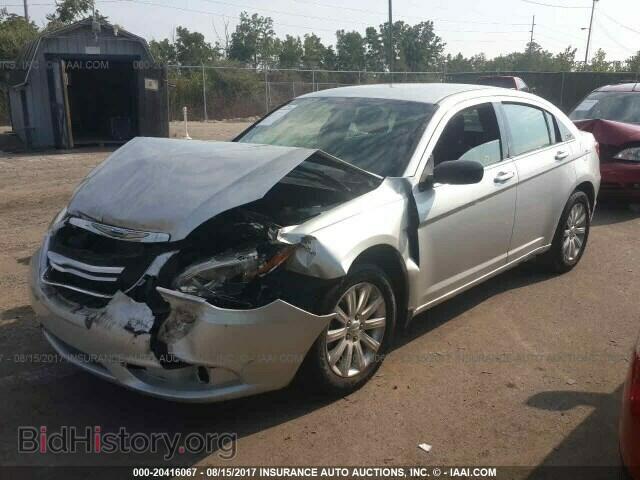 2011 Chrysler 200 - VIN: 1C3BC1FB1BN625385 - Photo 2