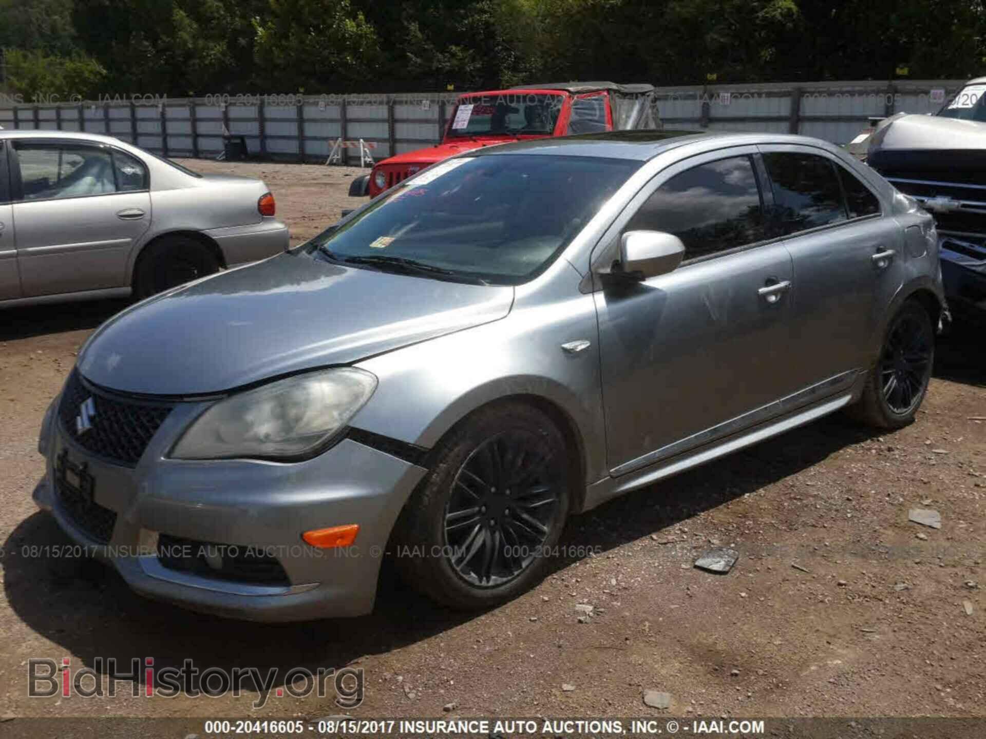 2011 Suzuki Kizashi - VIN: JS2RF9A82B6110360 - Фото 2