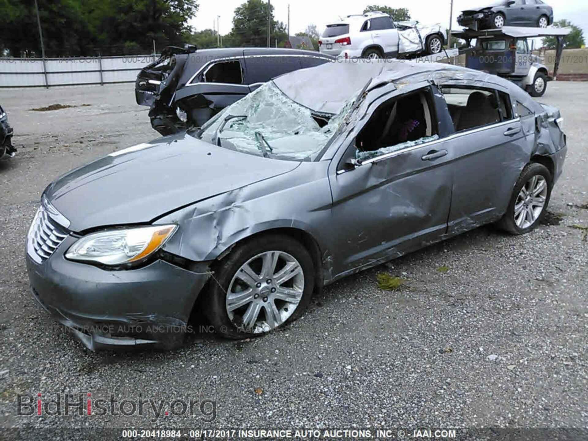 2011 Chrysler 200 - VIN: 1C3BC1FG4BN611489 - Фото 2