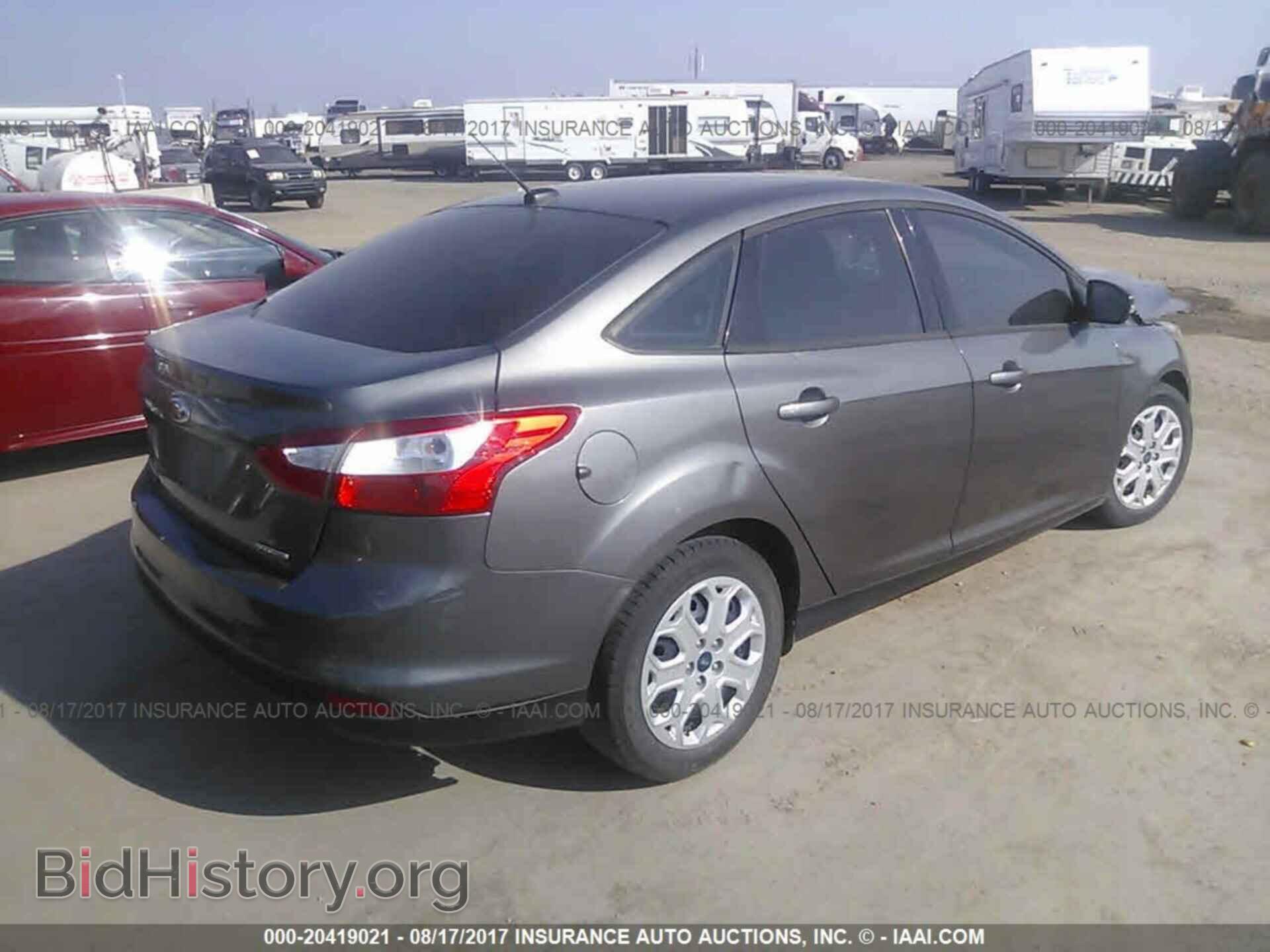 2012 Ford Focus - VIN: 1FAHP3F23CL409871 - Photo 4