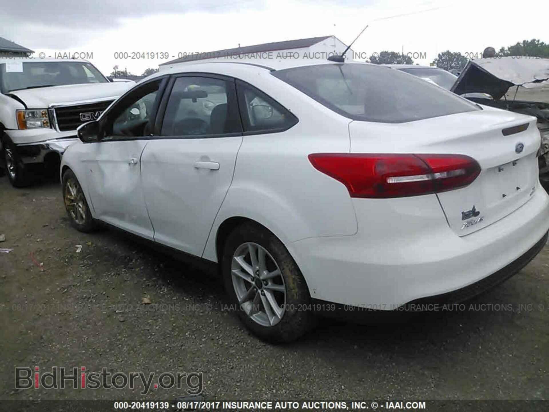 2015 Ford Focus - VIN: 1FADP3F22FL242518 - Photo 3