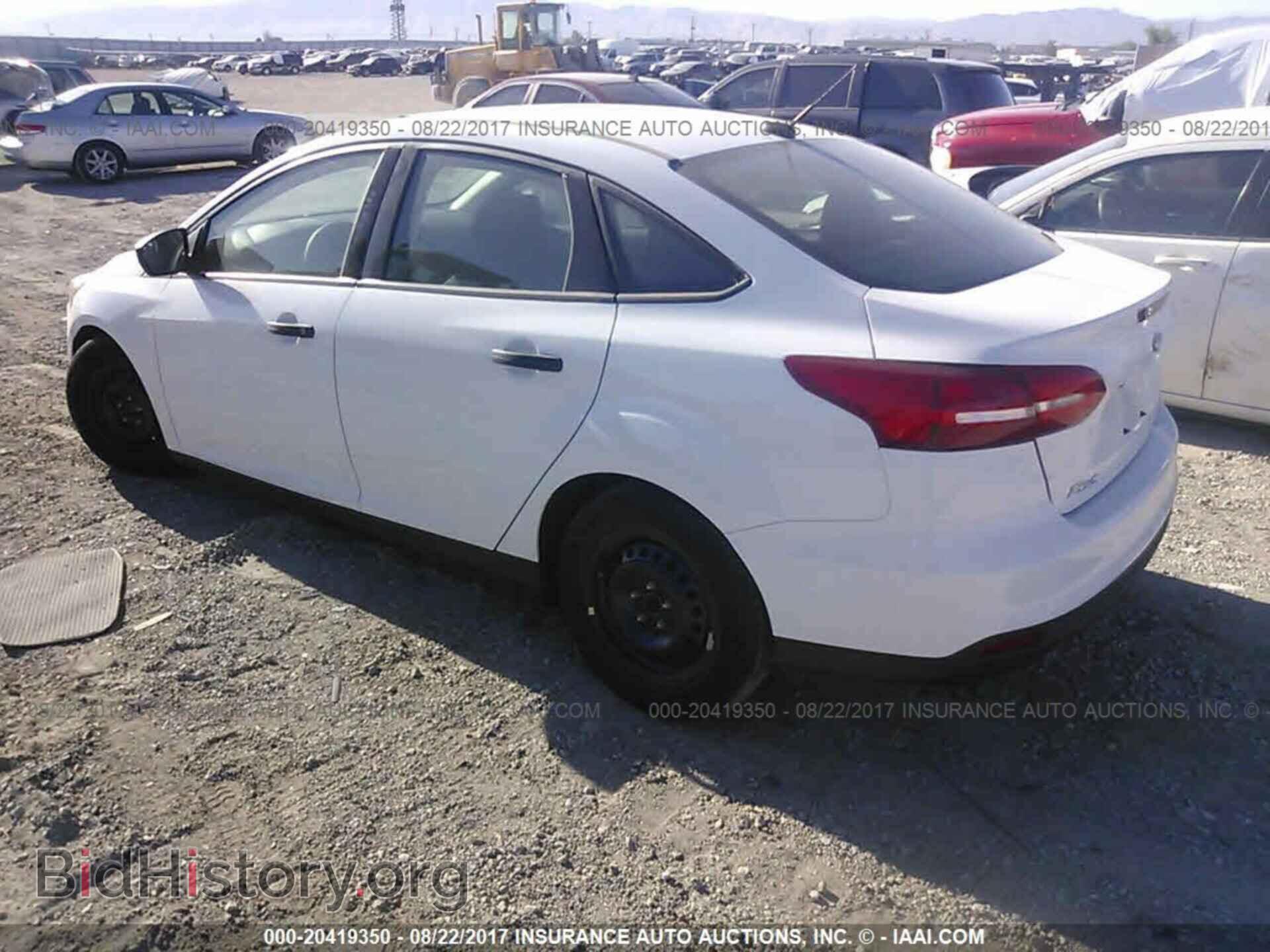 2017 Ford Focus - VIN: 1FADP3E21HL236049 - Photo 3