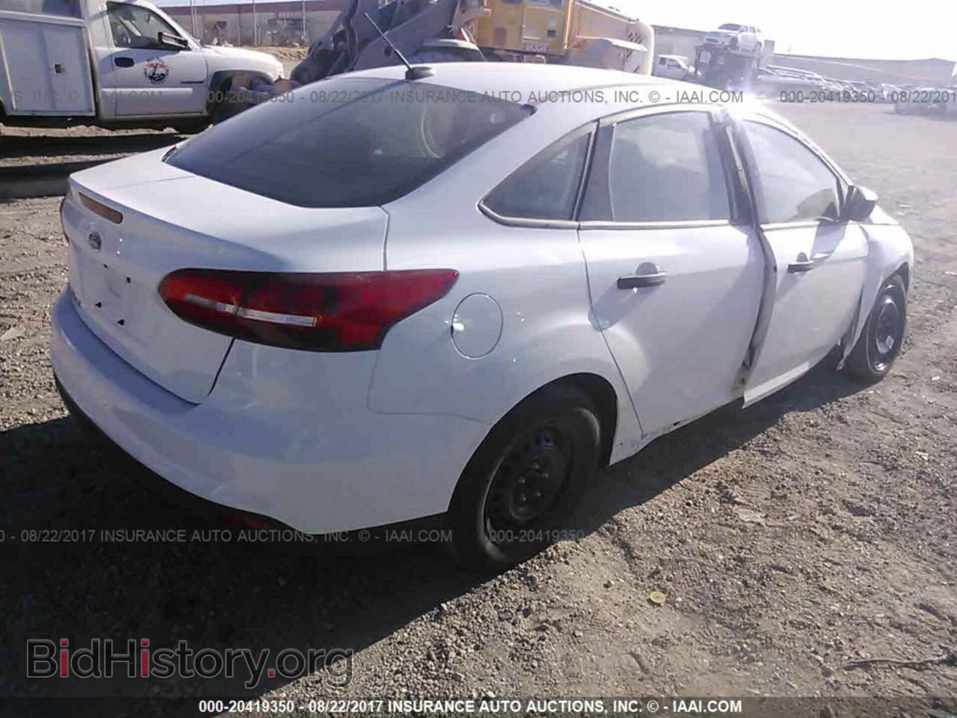 2017 Ford Focus - VIN: 1FADP3E21HL236049 - Photo 4
