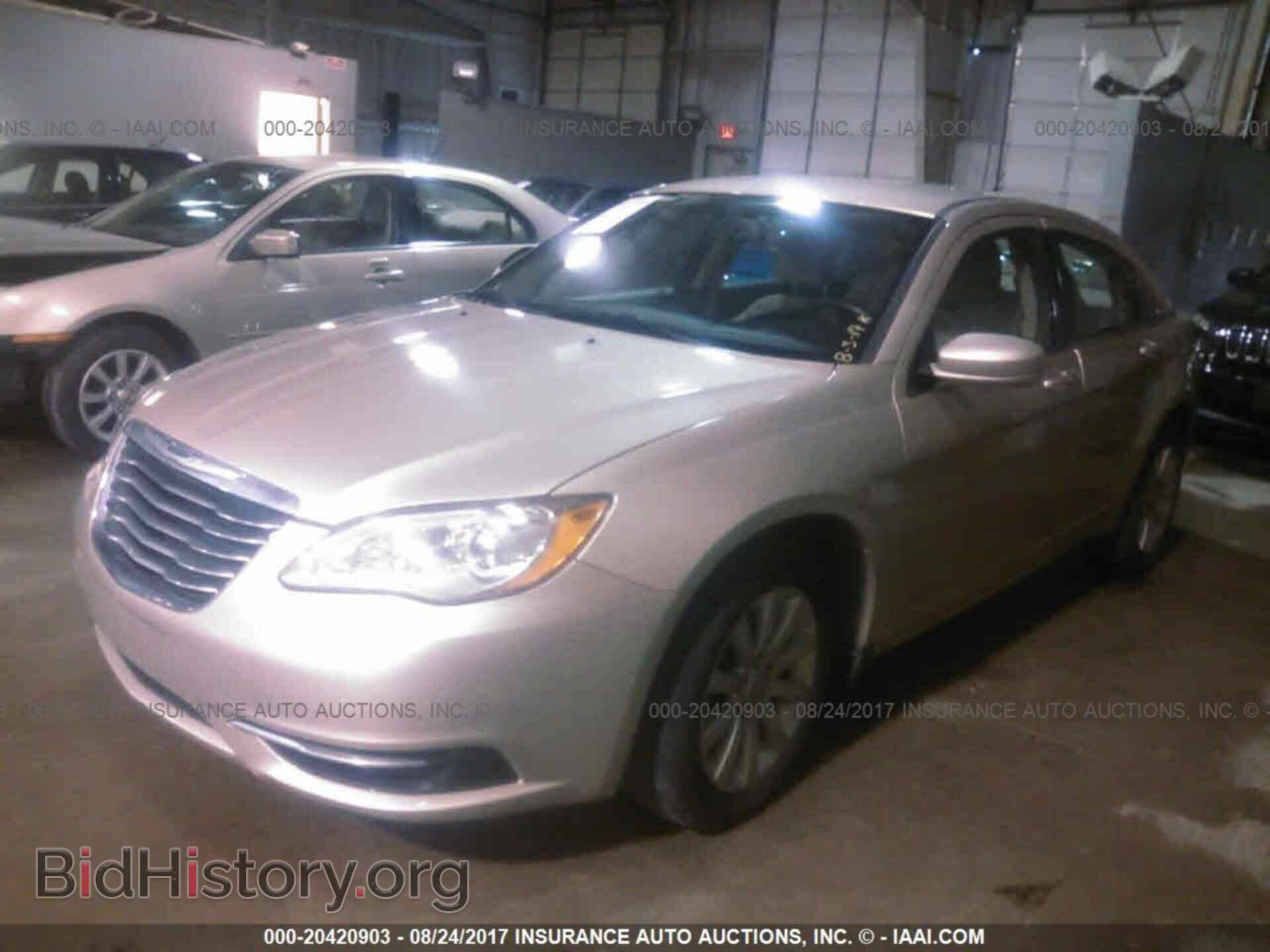 2013 Chrysler 200 - VIN: 1C3CCBBB8DN612457 - Photo 2