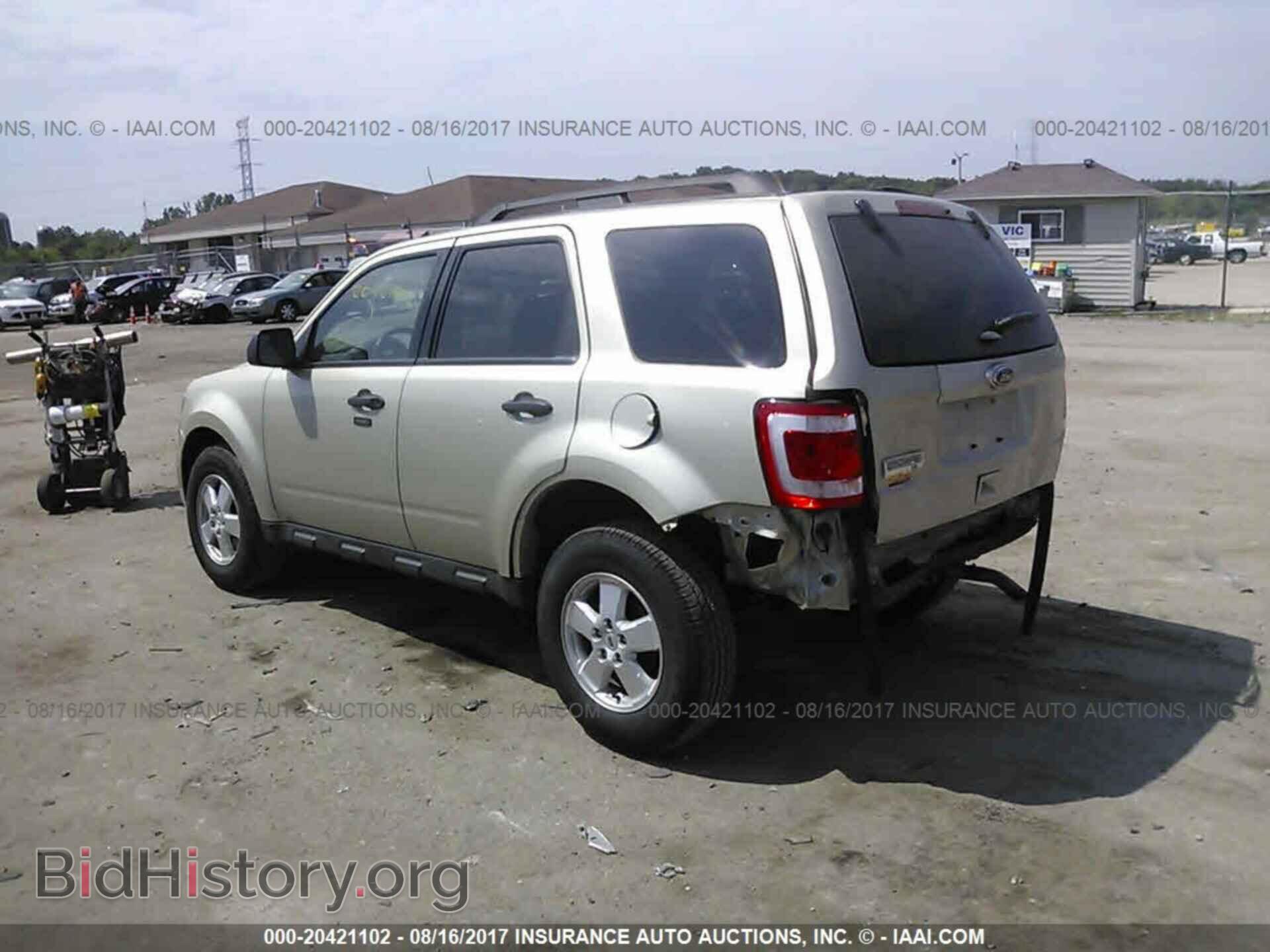 2011 Ford Escape - VIN: 1FMCU0D75BKC28572 - Photo 3