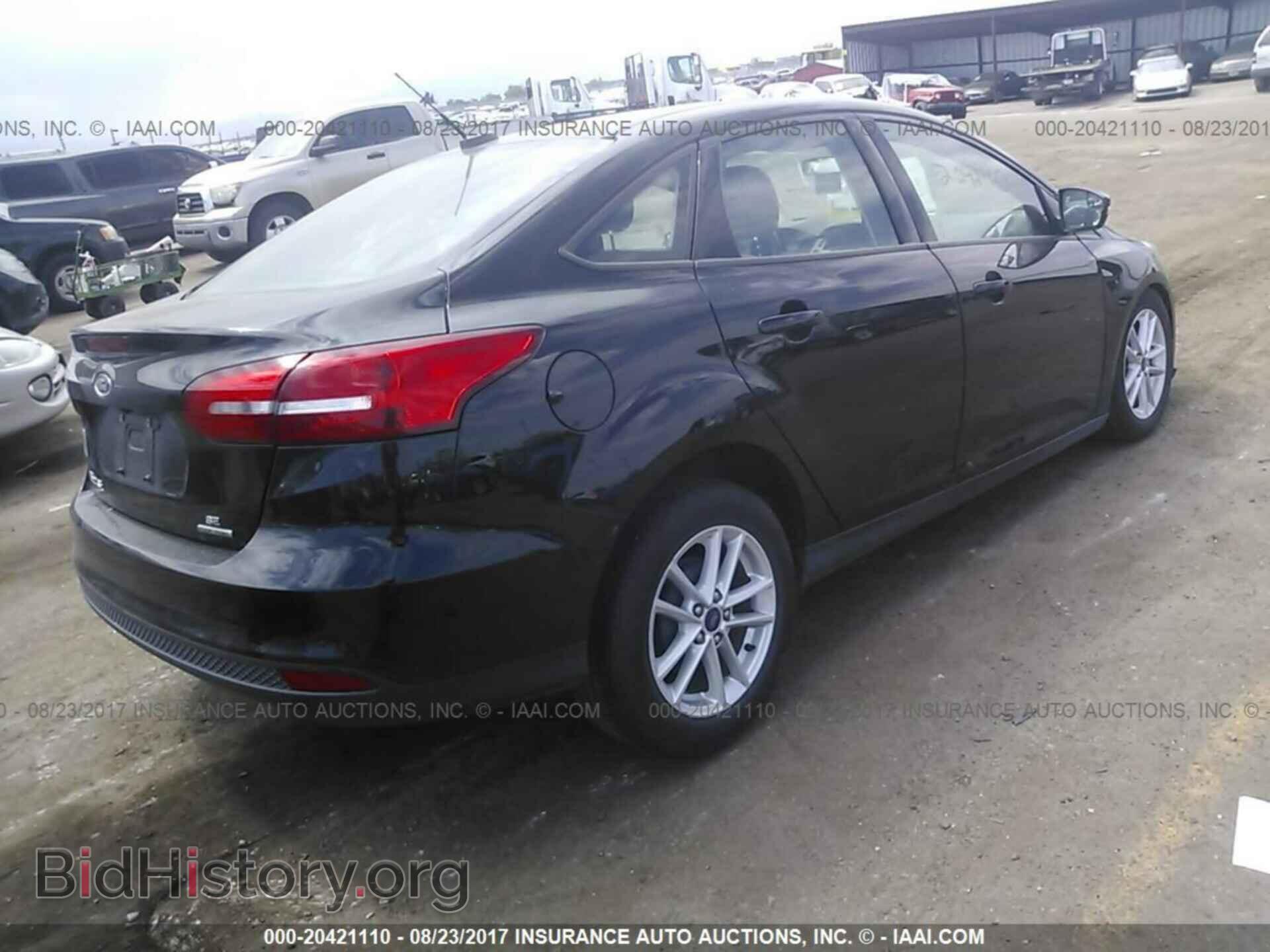 2016 Ford Focus - VIN: 1FADP3F20GL281965 - Photo 4