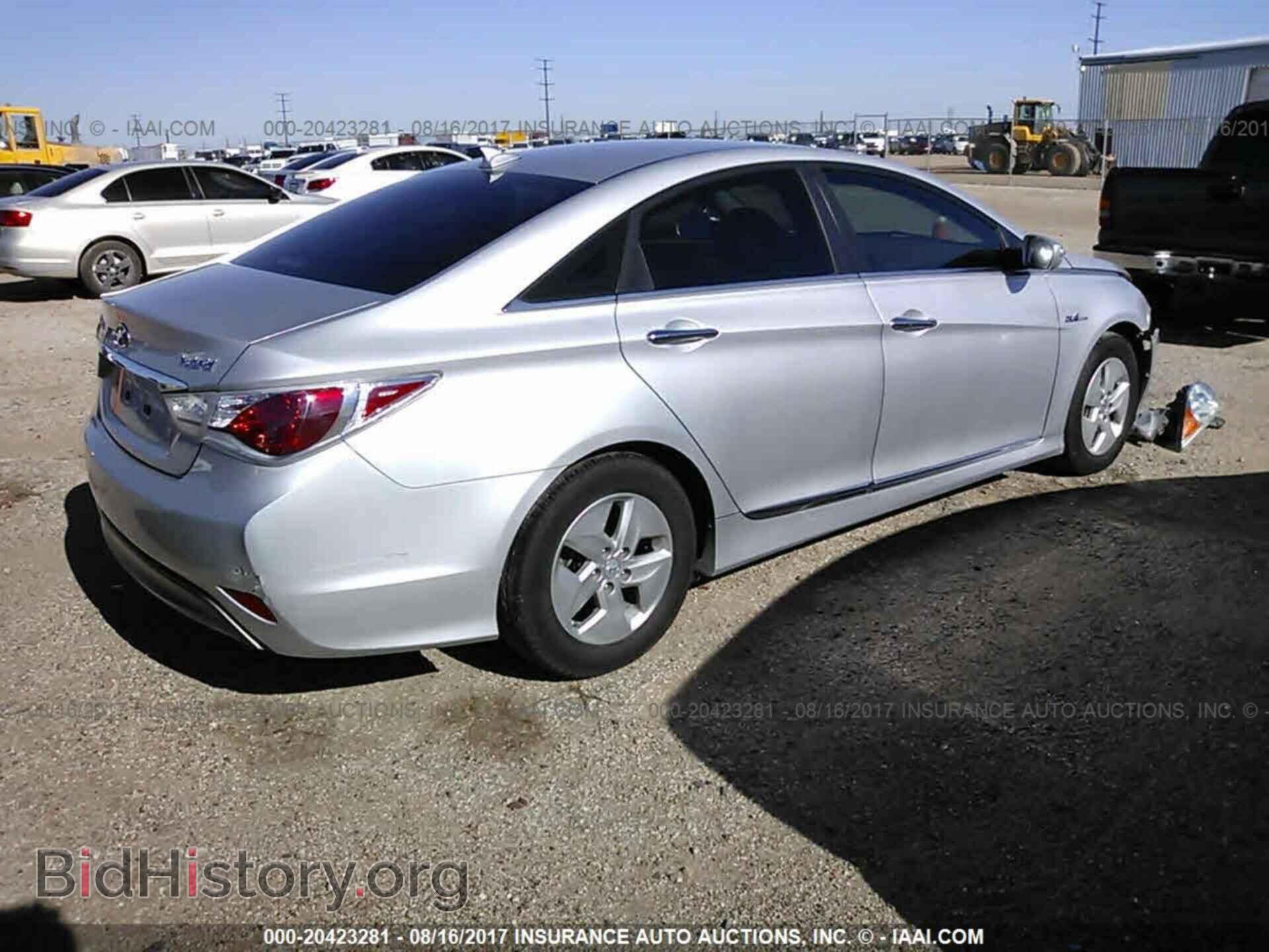 2012 Hyundai Sonata - VIN: KMHEC4A45CA028201 - Photo 4