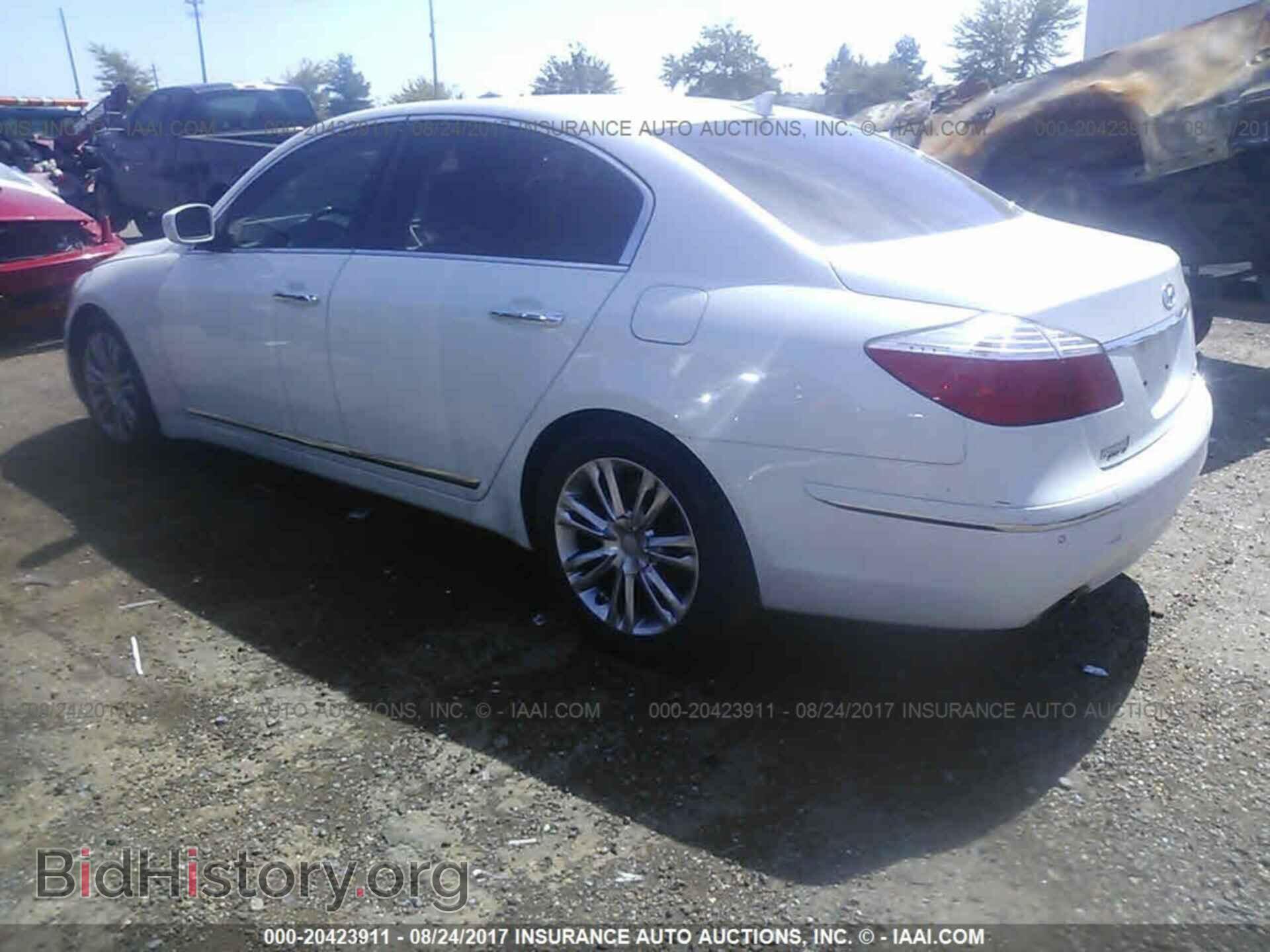 2011 Hyundai Genesis - VIN: KMHGC4DF0BU133778 - Фото 3