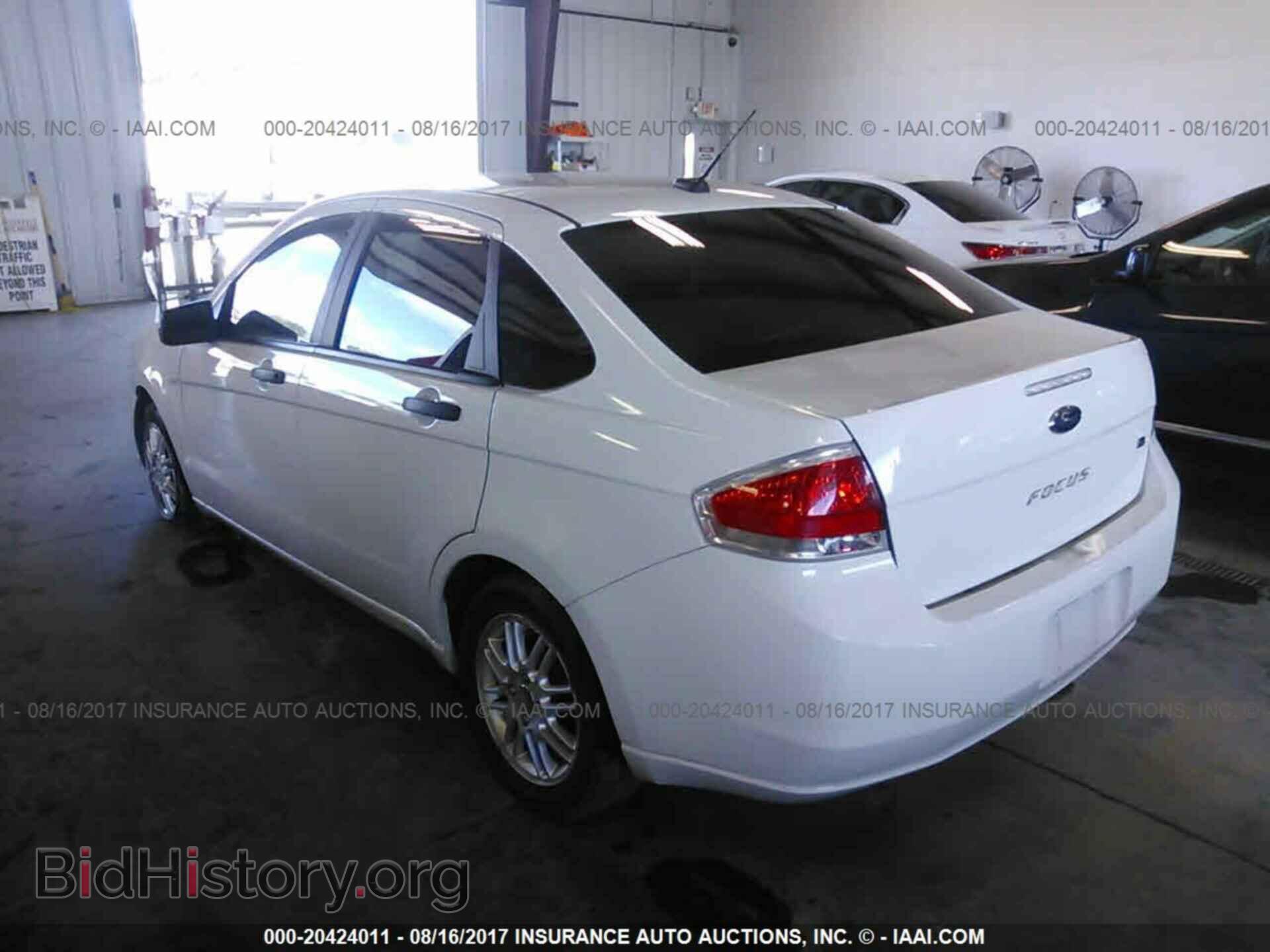 2011 Ford Focus - VIN: 1FAHP3FNXBW179897 - Фото 3
