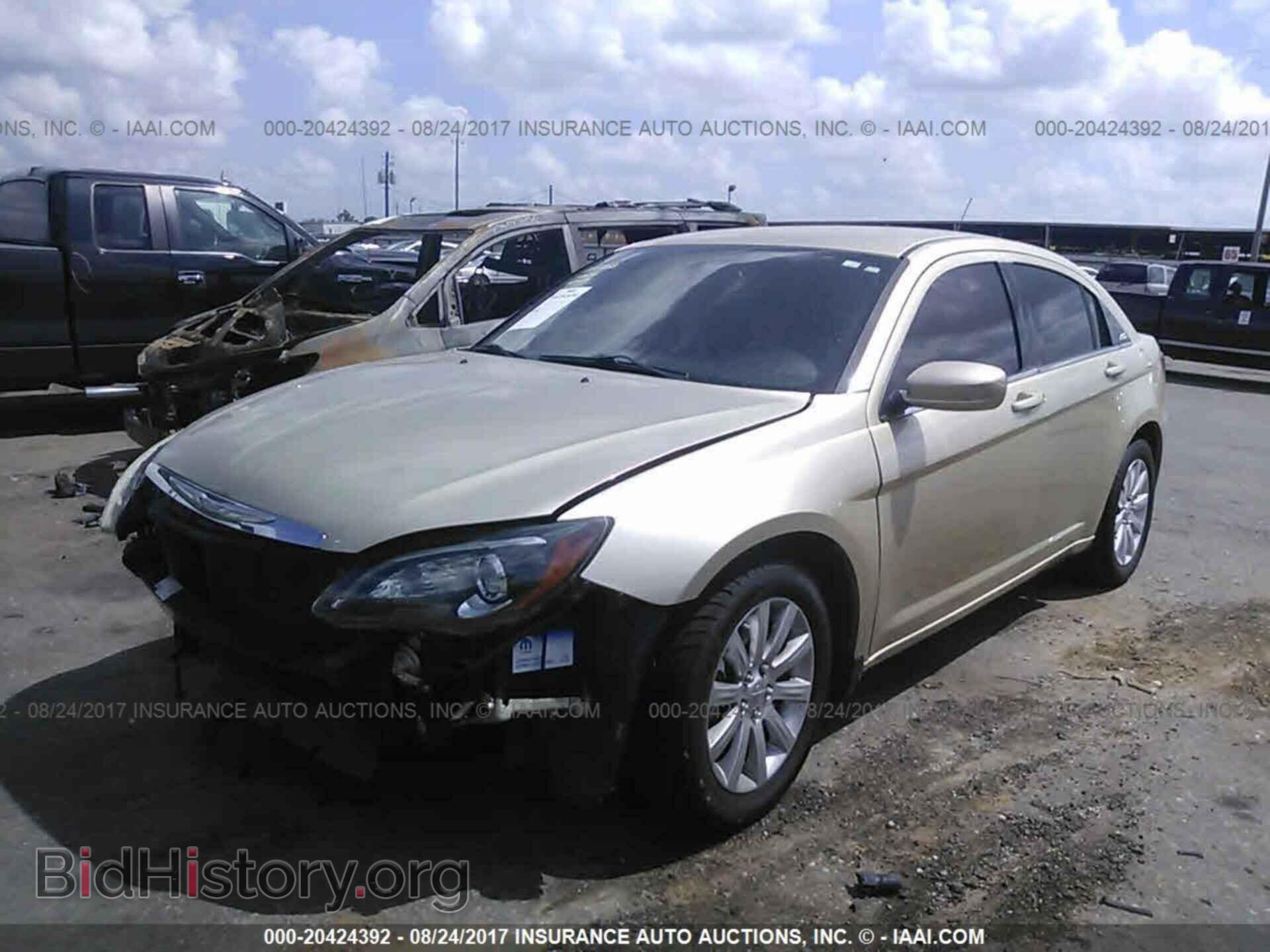 2011 Chrysler 200 - VIN: 1C3BC4FB4BN522351 - Фото 2