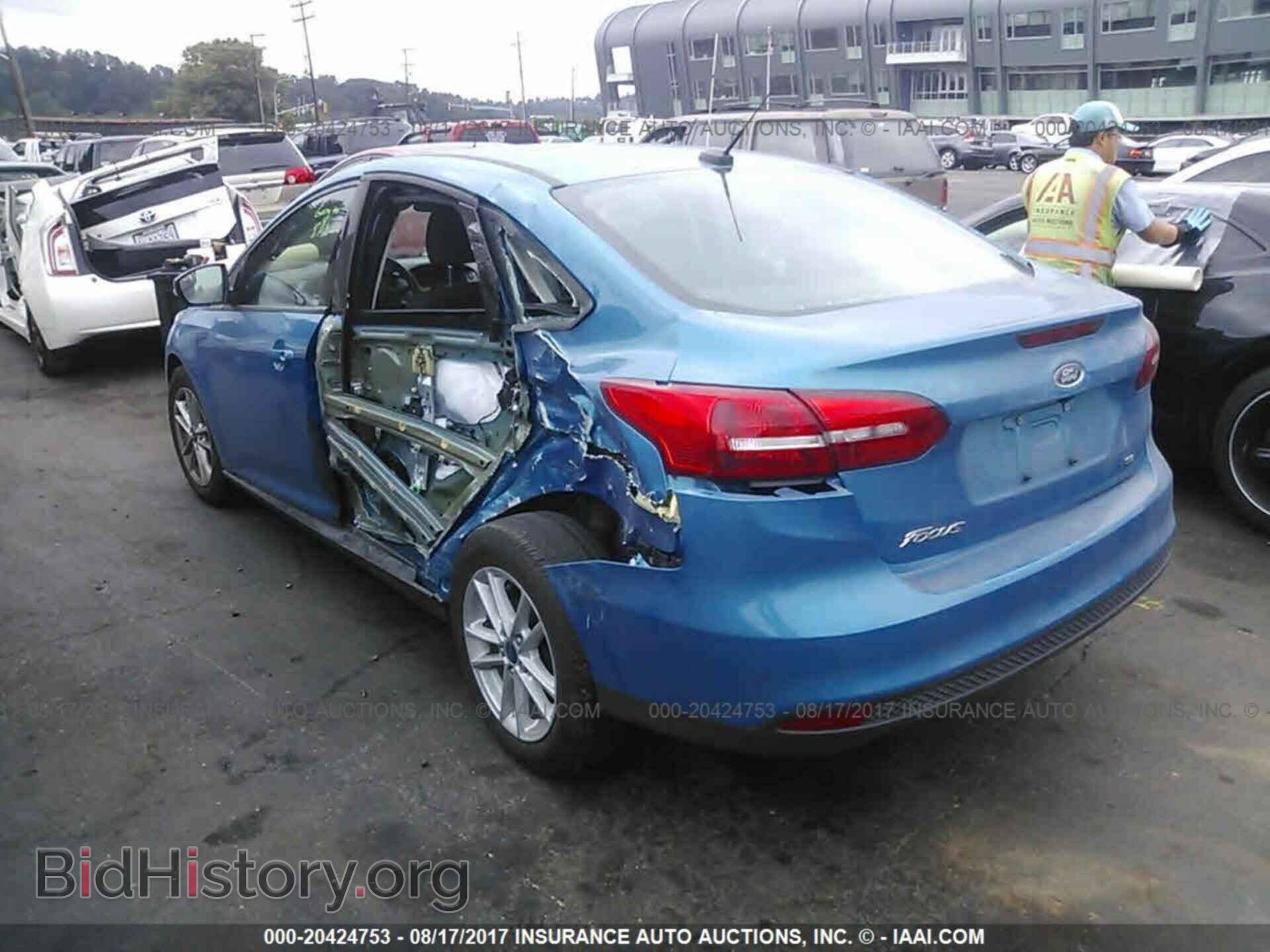 2016 Ford Focus - VIN: 1FADP3F24GL363486 - Photo 3