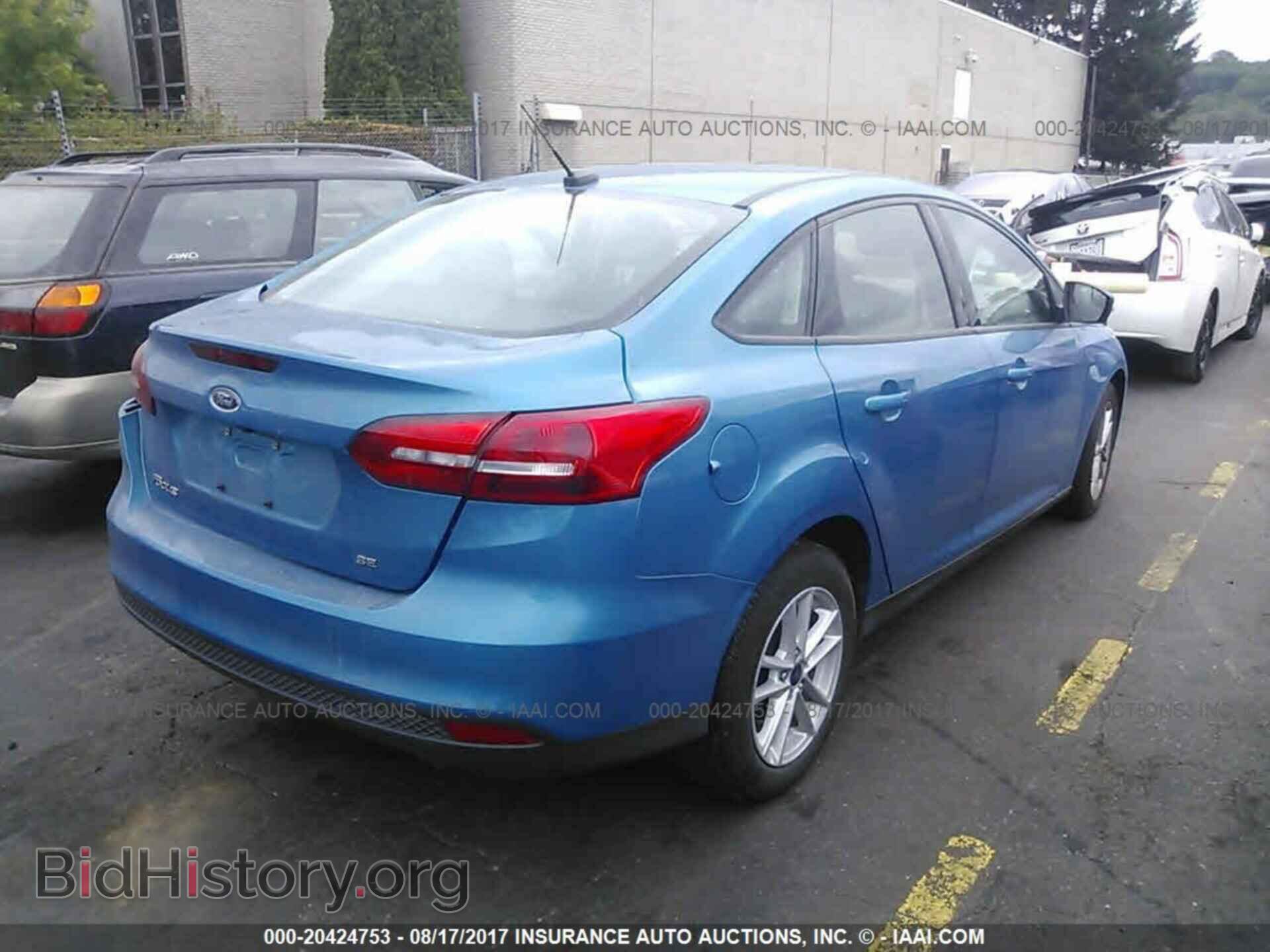 2016 Ford Focus - VIN: 1FADP3F24GL363486 - Photo 4