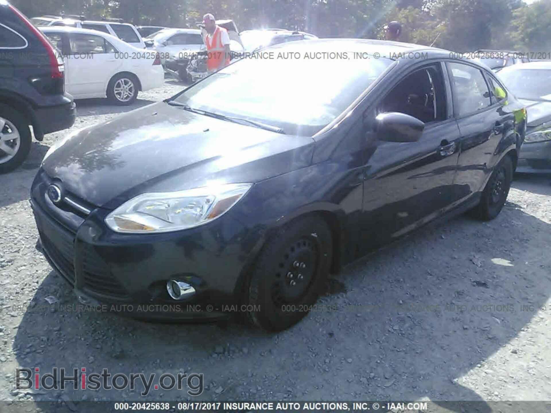 2012 Ford Focus - VIN: 1FAHP3F21CL166237 - Photo 2