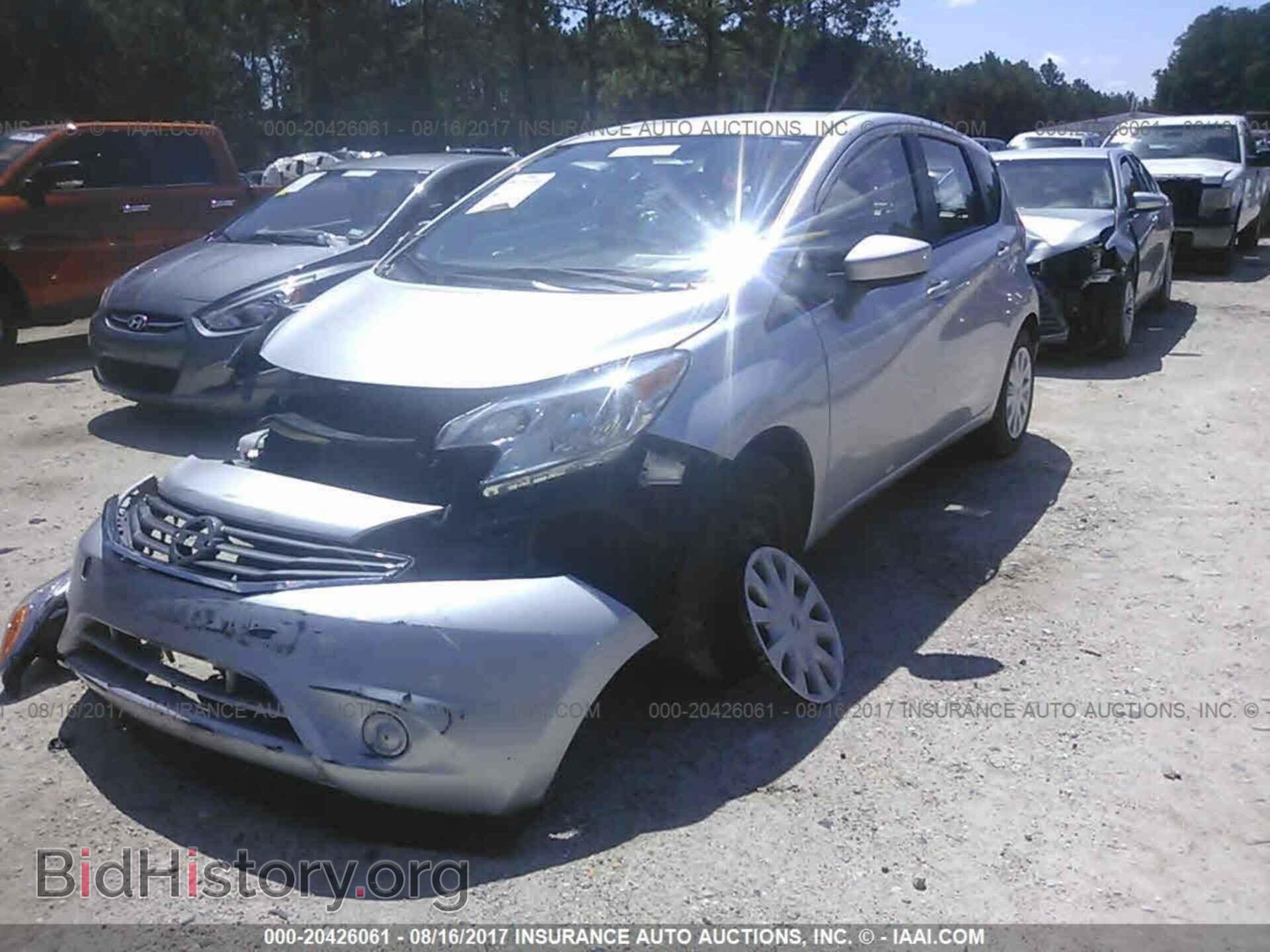 2016 Nissan Versa note - VIN: 3N1CE2CP5GL377555 - Фото 2