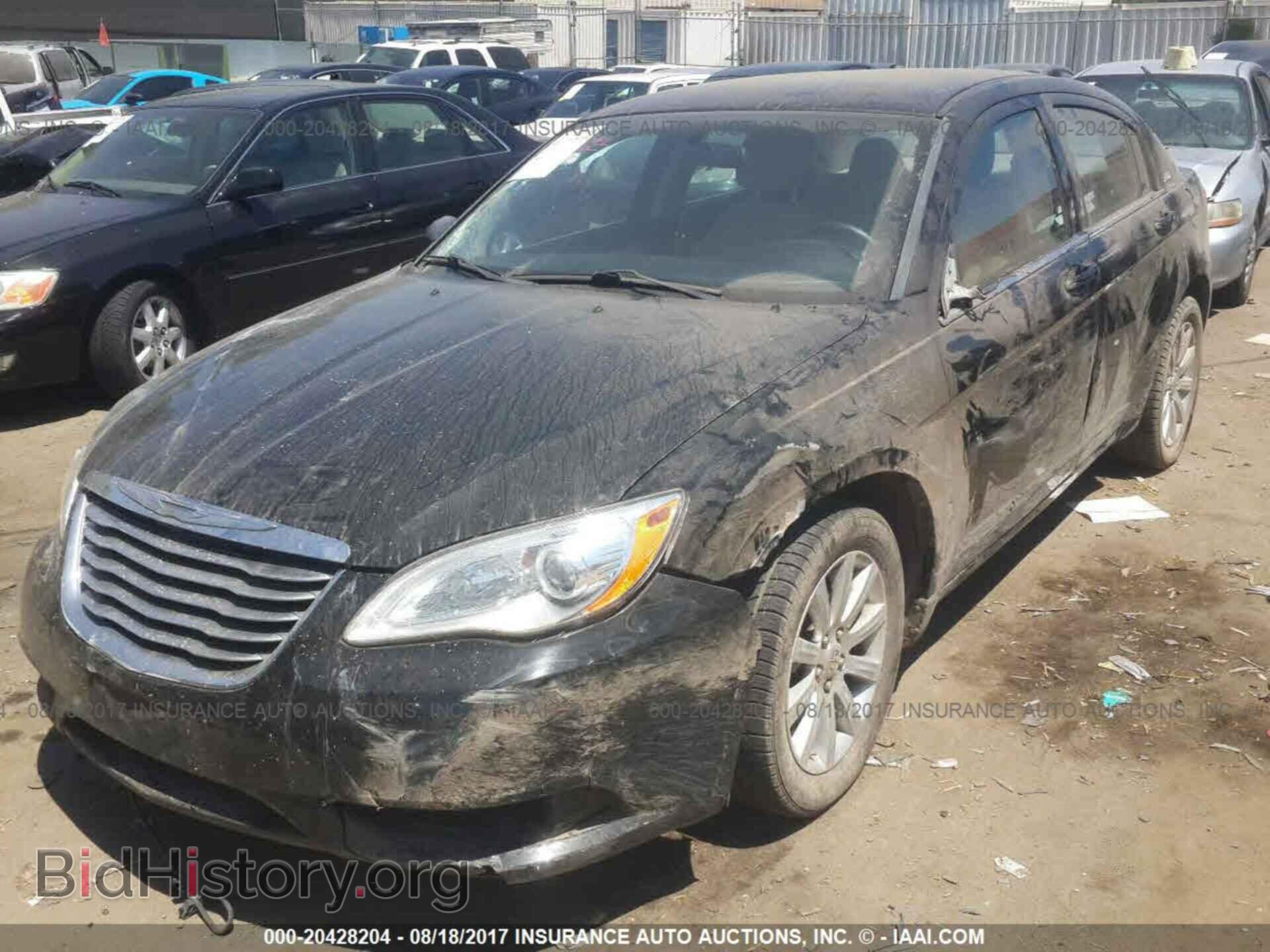 2013 Chrysler 200 - VIN: 1C3CCBBB8DN701235 - Фото 2