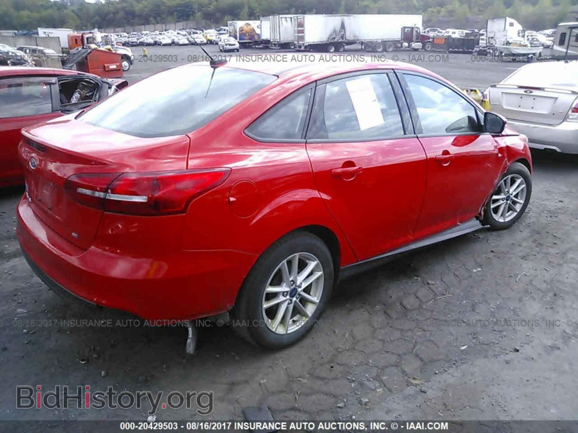 2016 Ford Focus - VIN: 1FADP3F20GL308775 - Photo 4