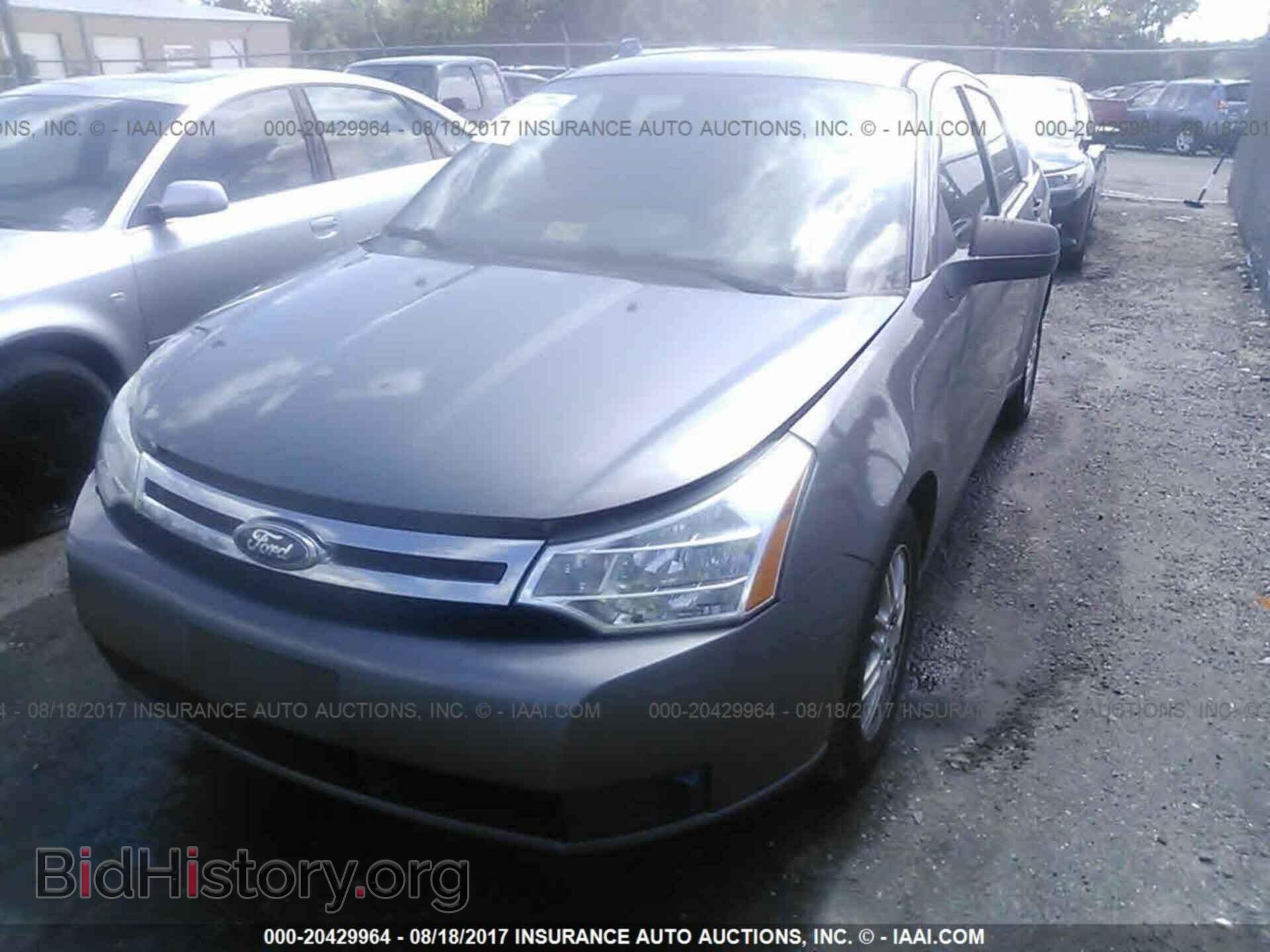 2011 Ford Focus - VIN: 1FAHP3FN0BW143183 - Фото 2